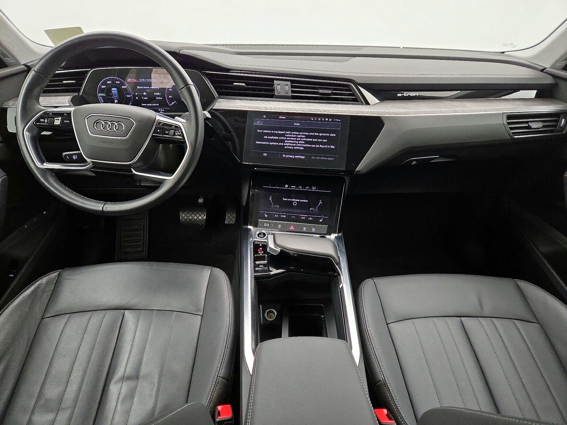 Thumbnail: 2021 Audi e-tron S - 9