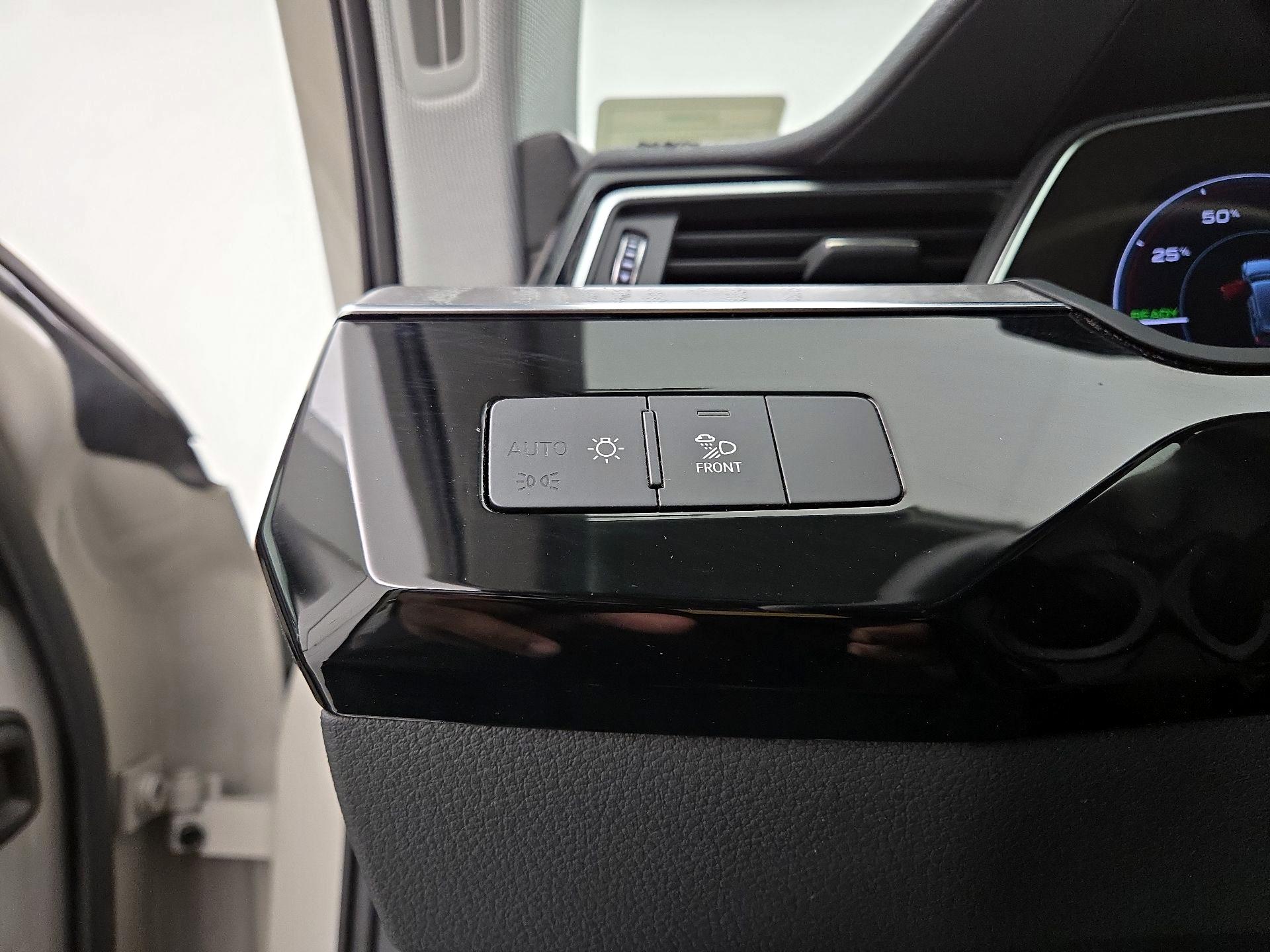 Thumbnail: 2021 Audi e-tron S - 13