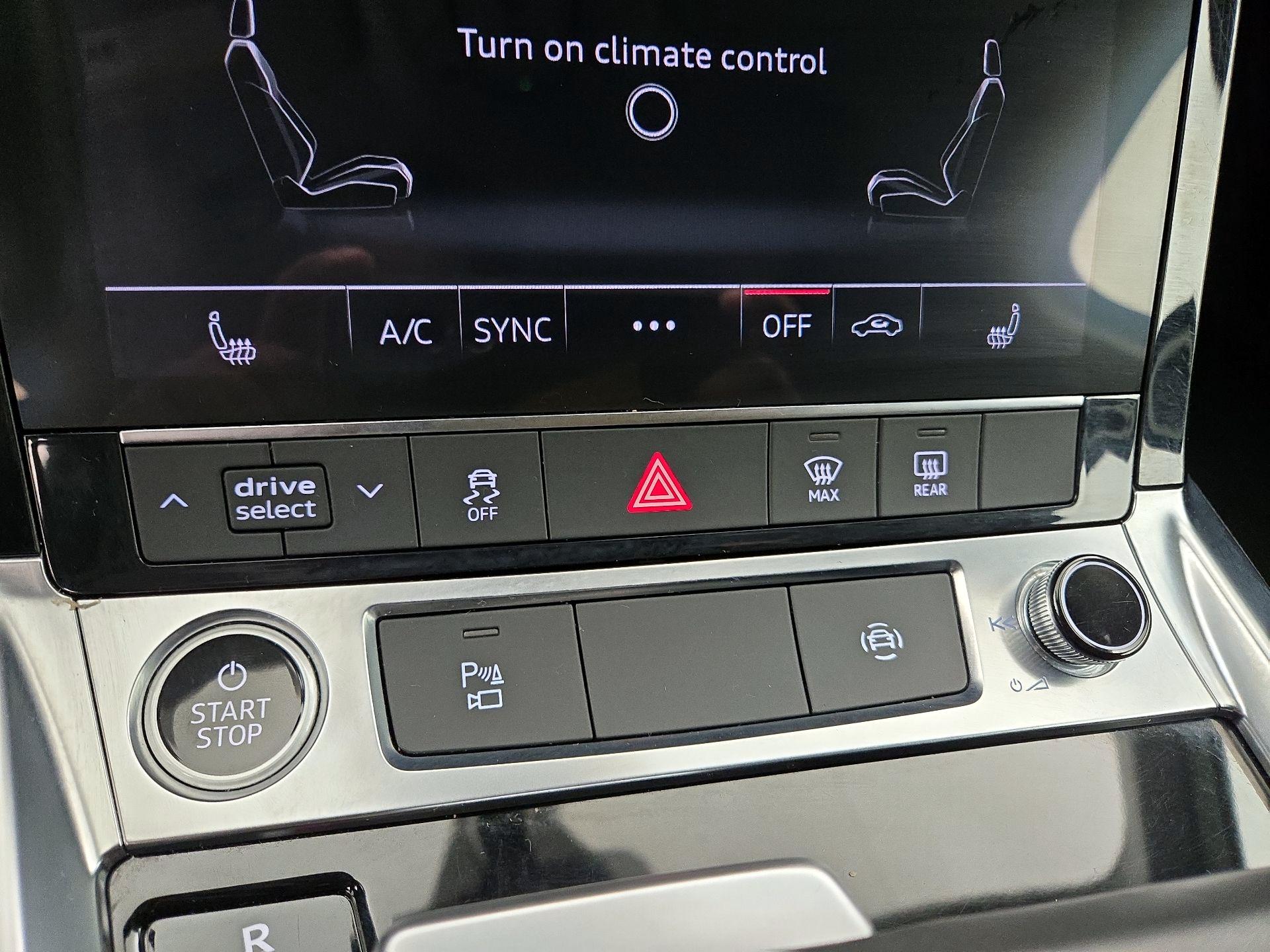 Thumbnail: 2021 Audi e-tron S - 16