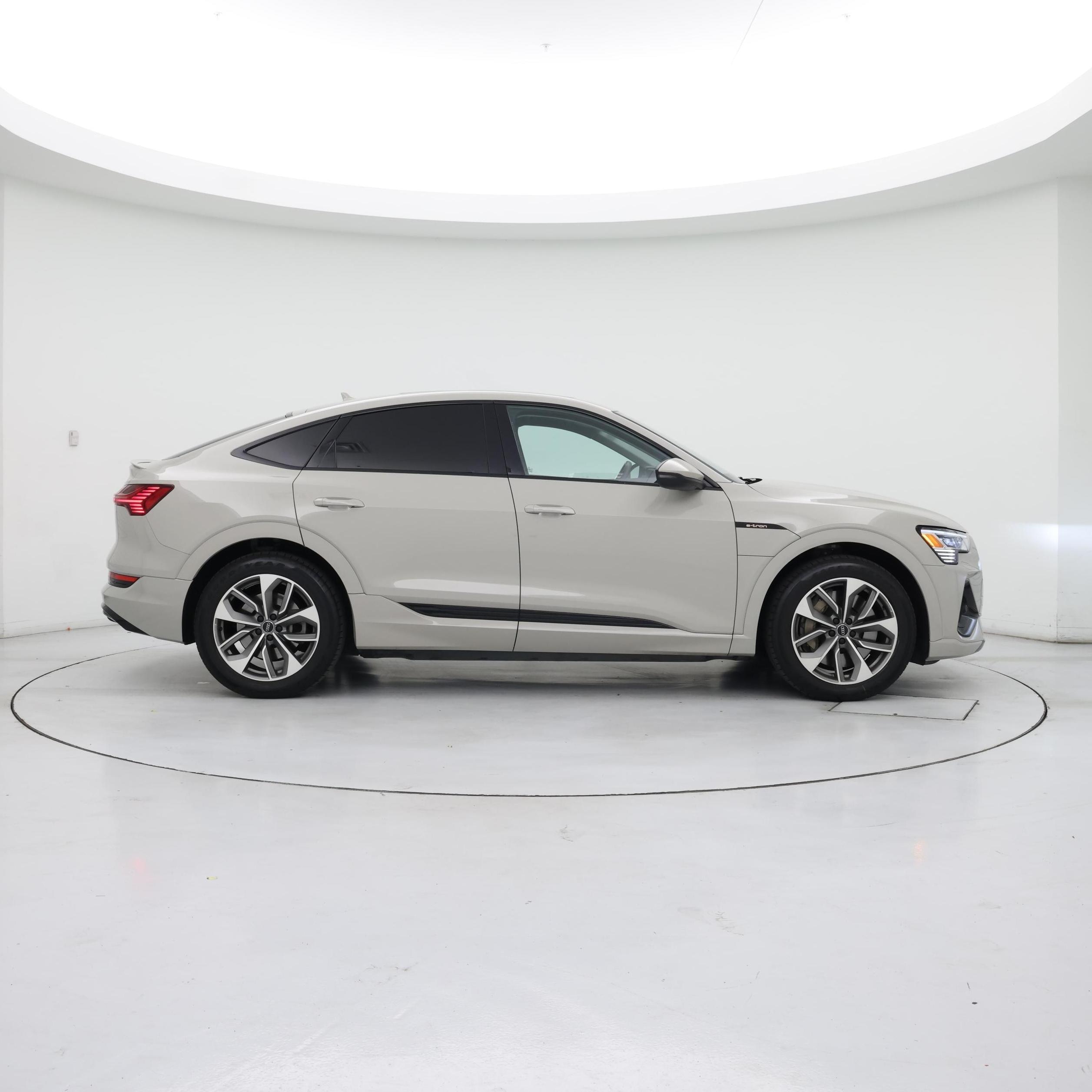 Thumbnail: 2021 Audi e-tron S - 7