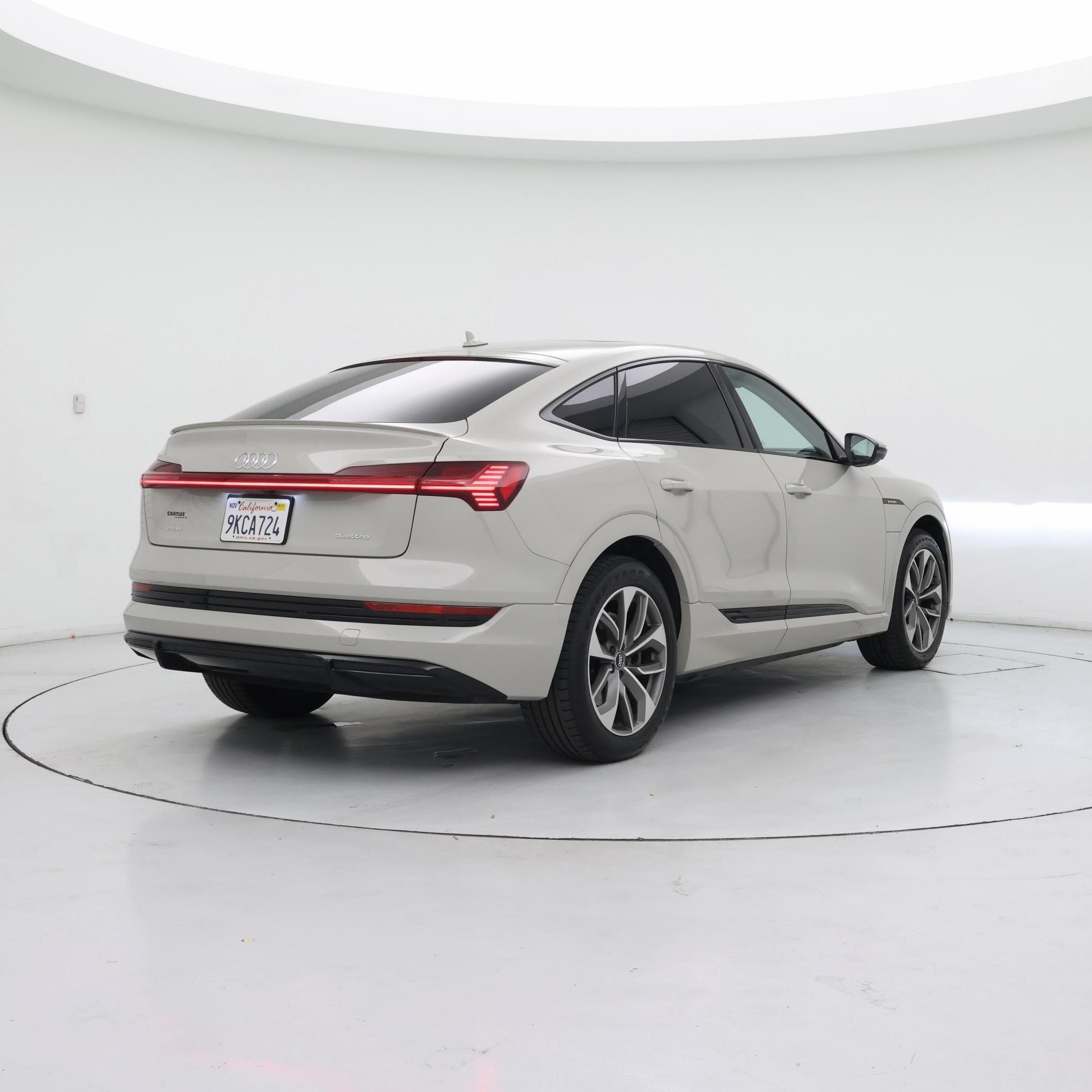 Thumbnail: 2021 Audi e-tron S - 8