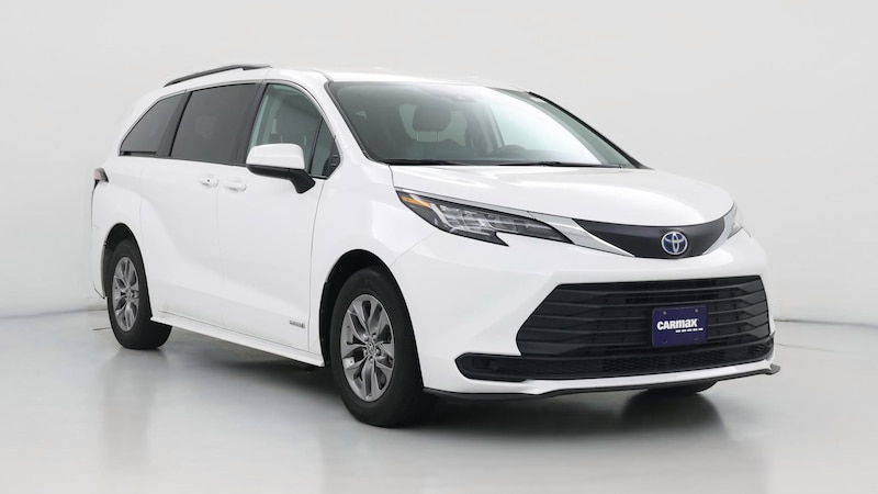 2021 Toyota Sienna LE Hero Image