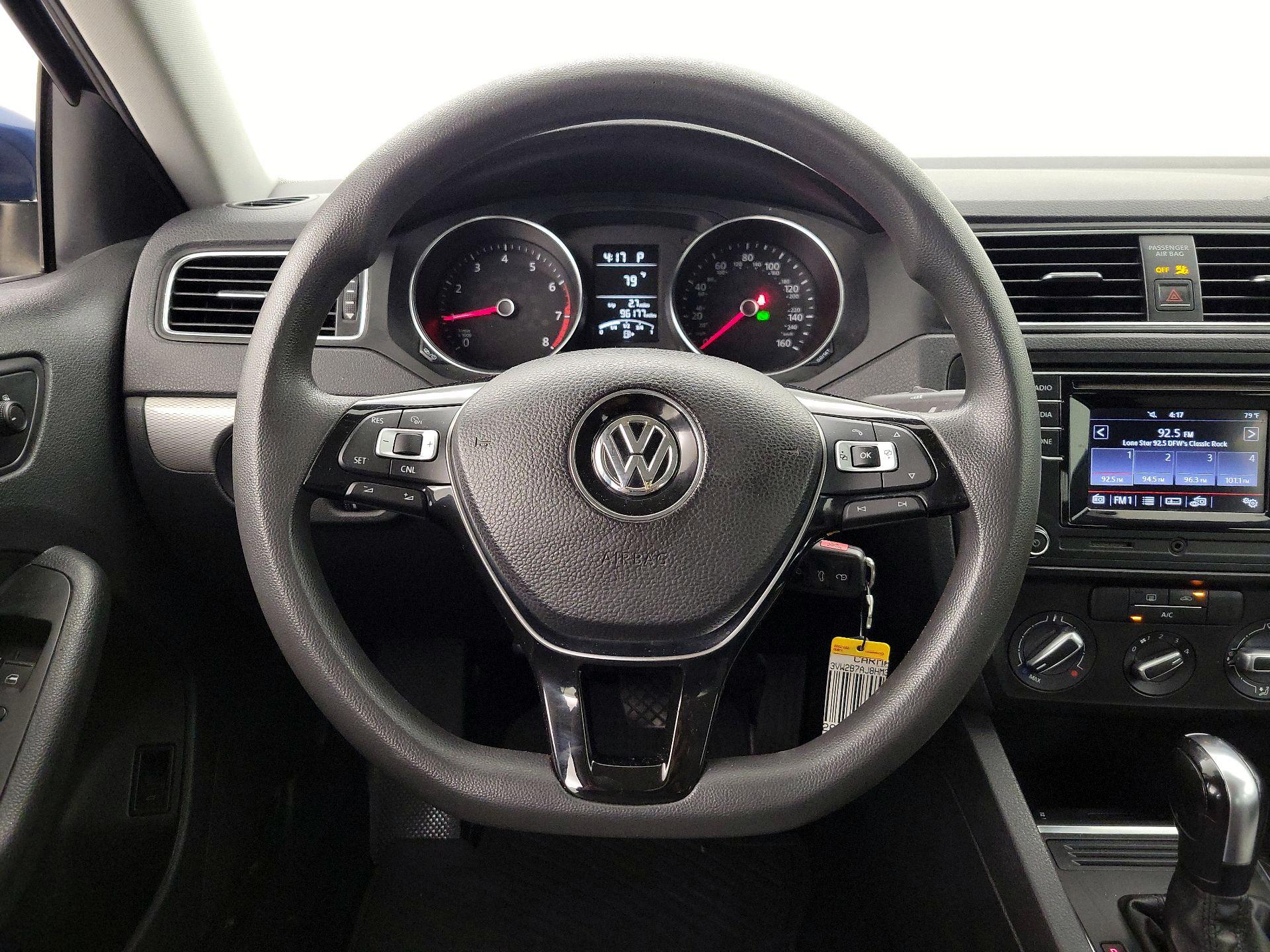Thumbnail: 2017 Volkswagen Jetta - 10