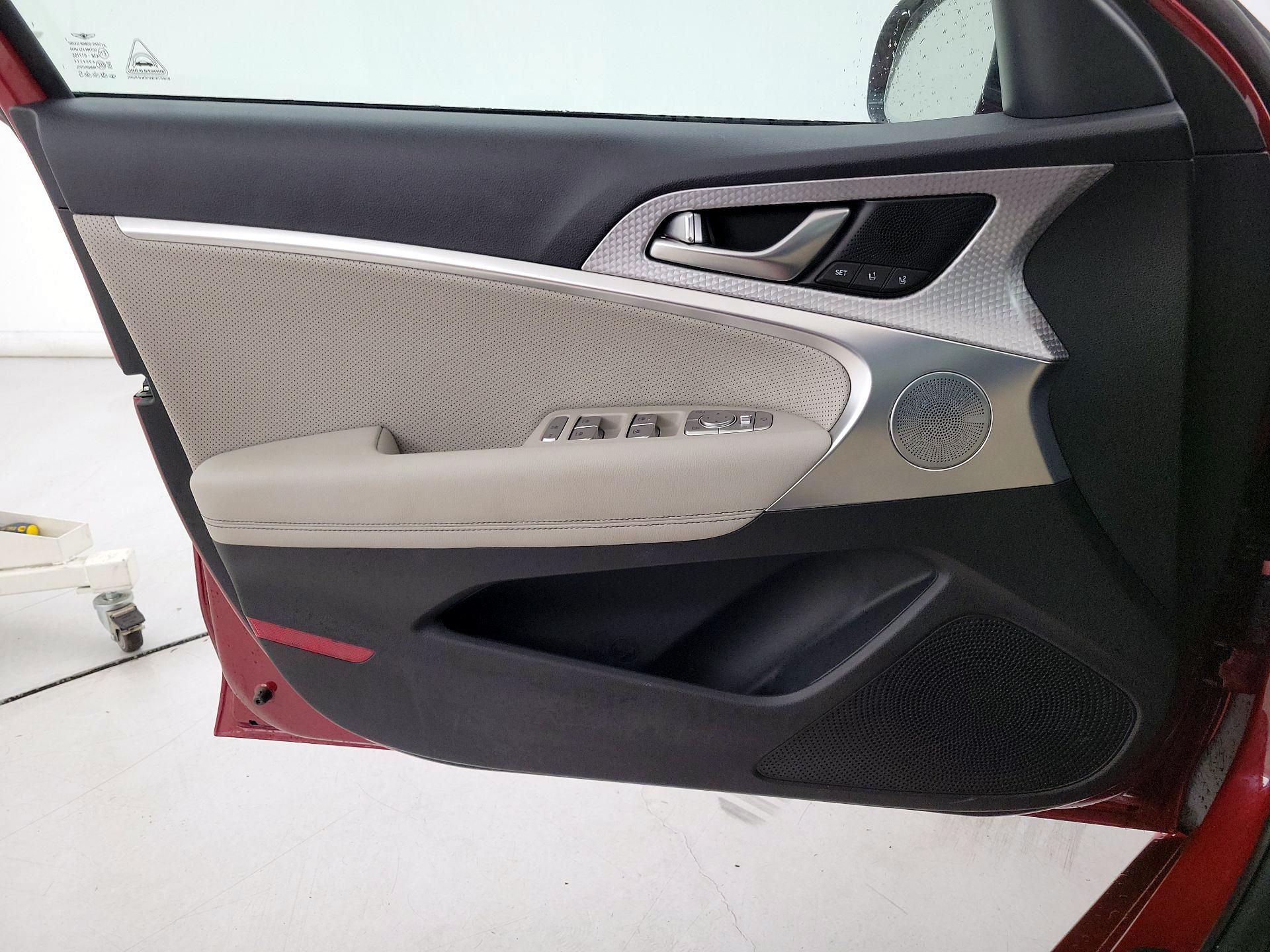 Thumbnail: 2023 Genesis G70 - 12