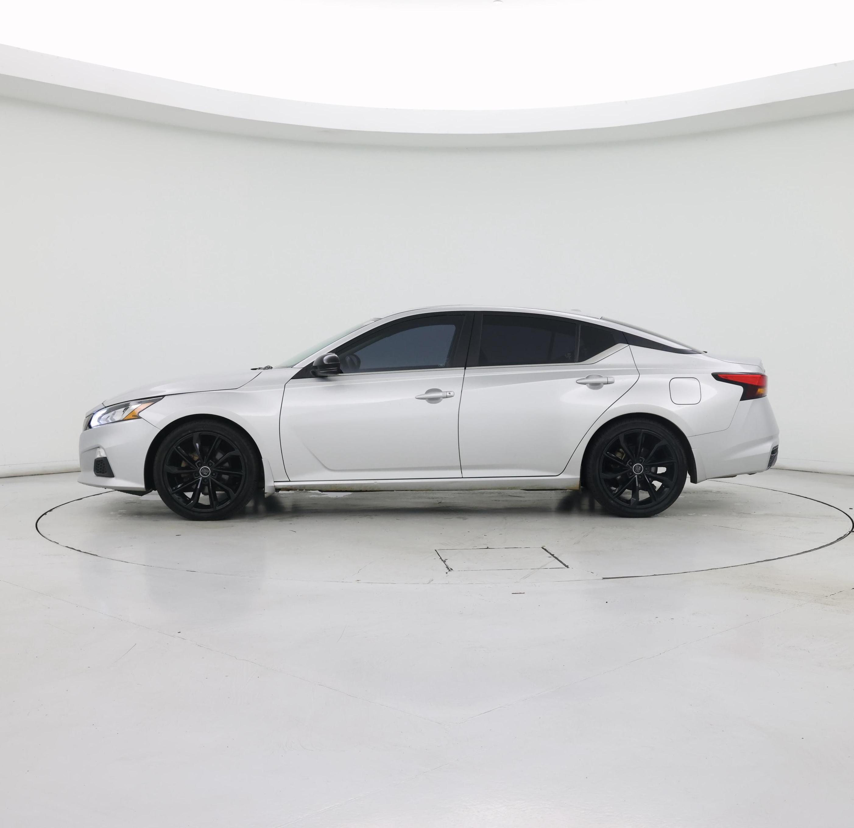 Thumbnail: 2020 Nissan Altima - 3