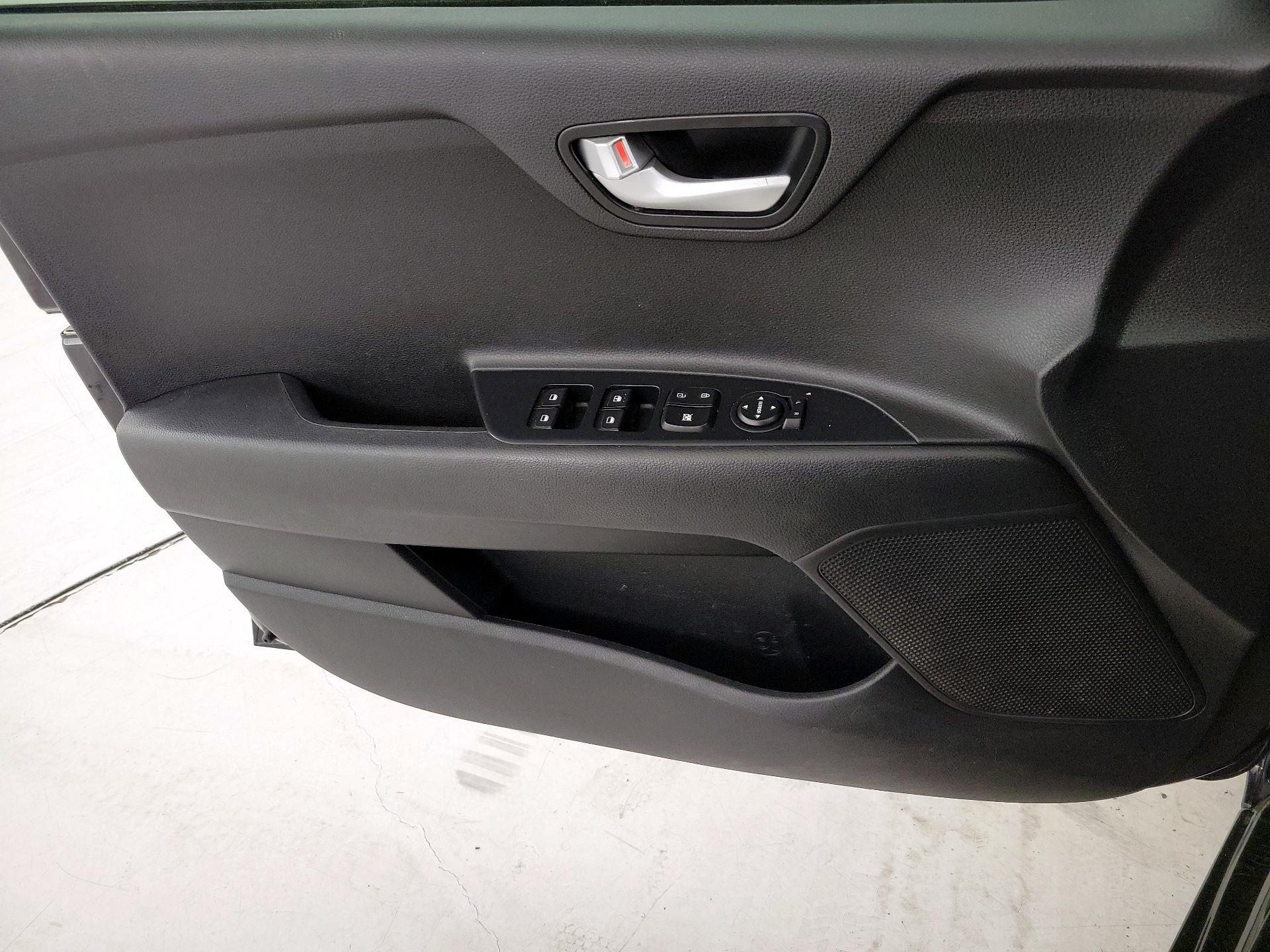 Thumbnail: 2020 Kia Rio - 12