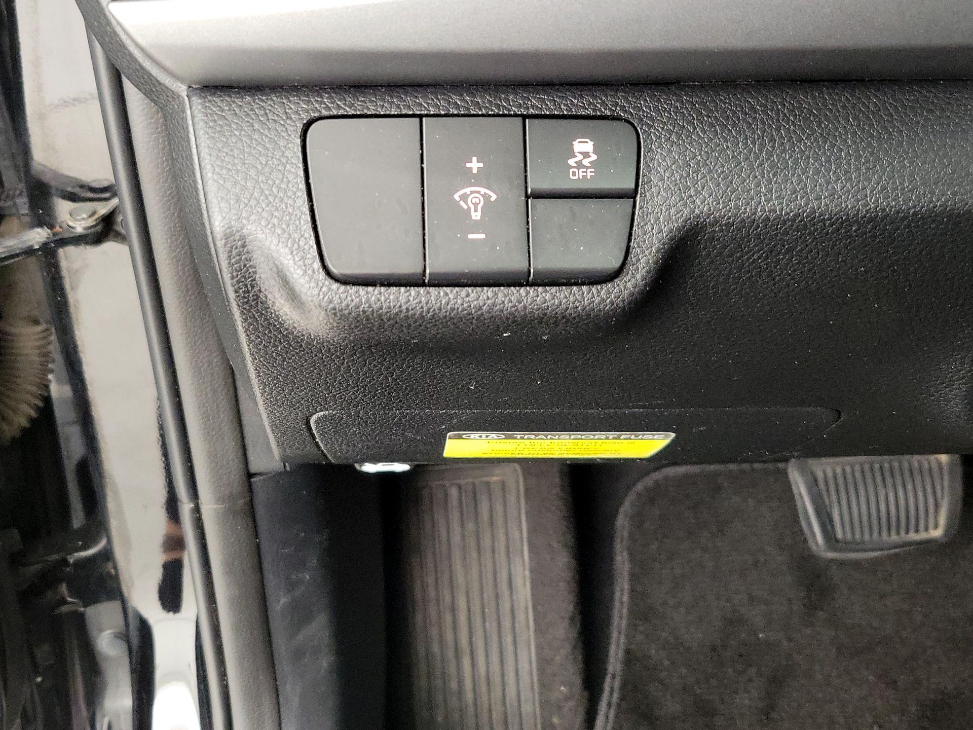 Thumbnail: 2020 Kia Rio - 13