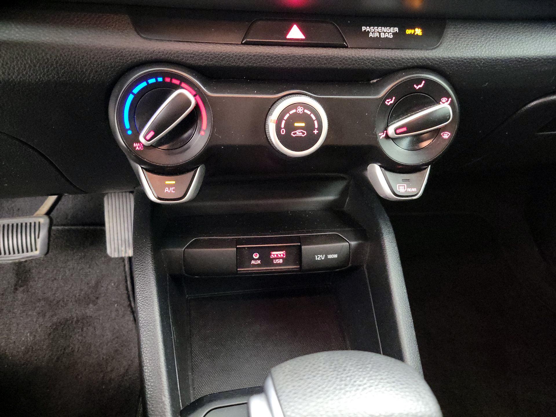 Thumbnail: 2020 Kia Rio - 16