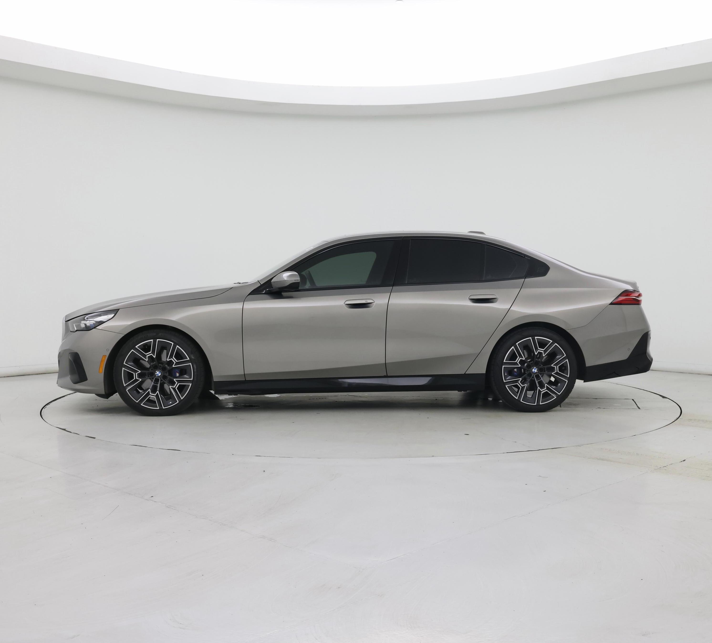 Thumbnail: 2024 BMW 5 Series - 3