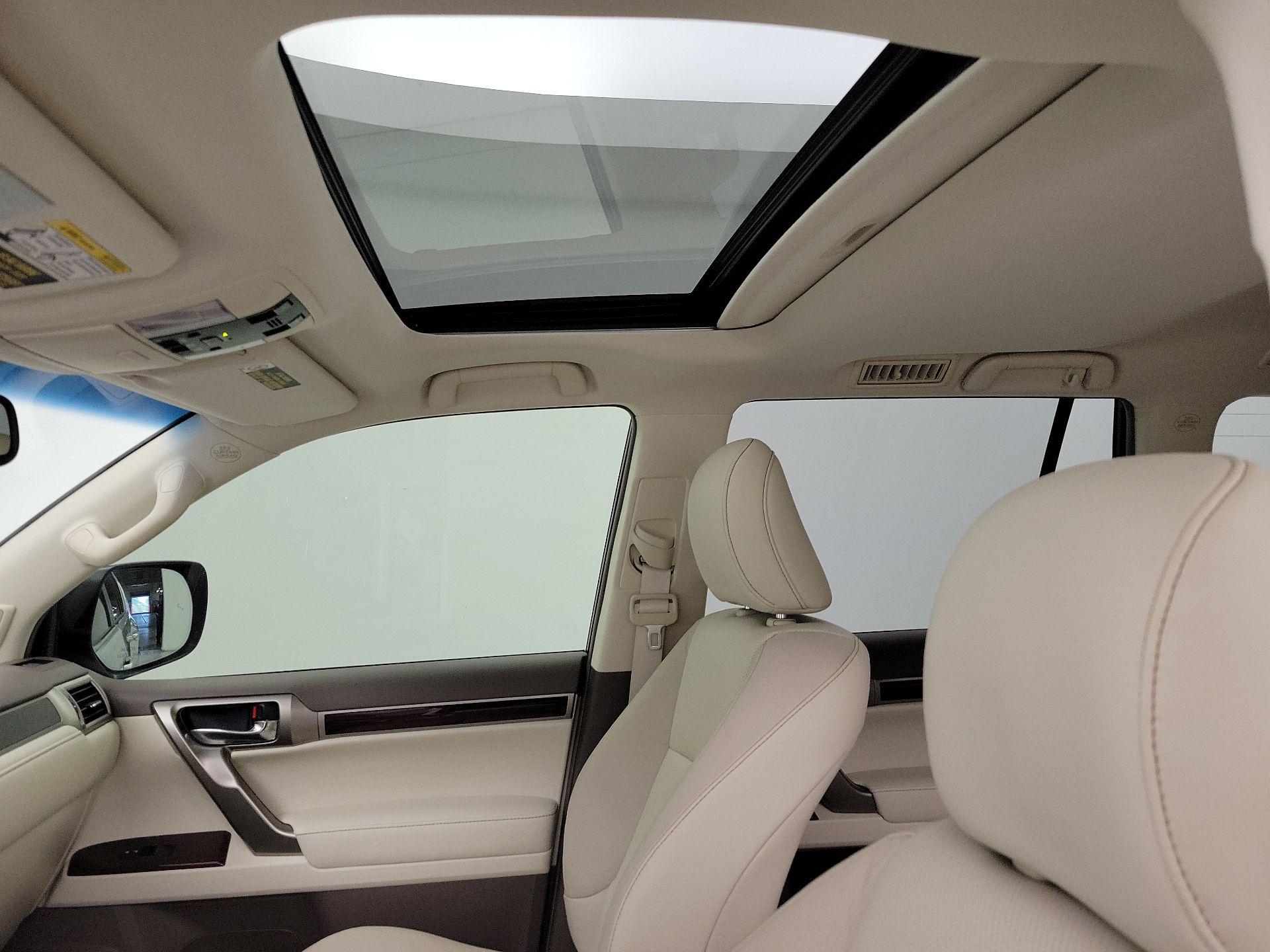 Thumbnail: 2019 Lexus GX - 19