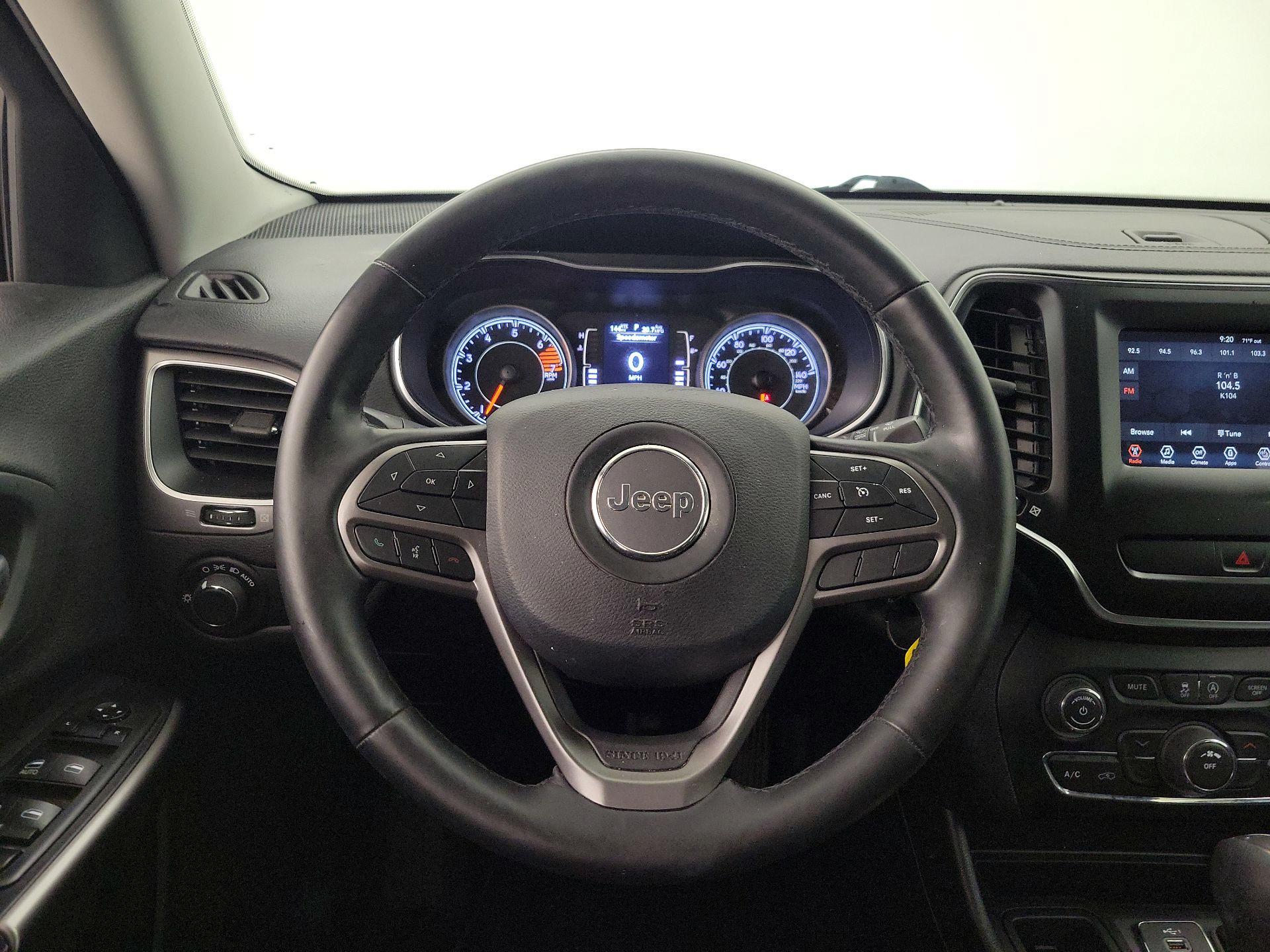 Thumbnail: 2020 Jeep Cherokee - 10