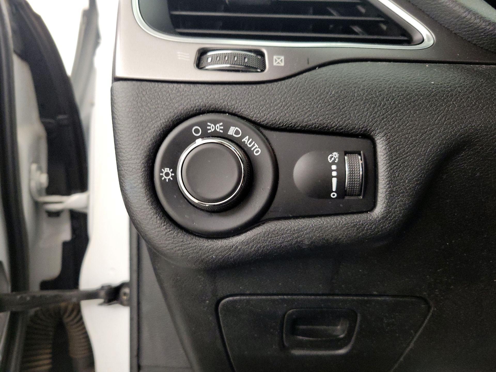 Thumbnail: 2020 Jeep Cherokee - 13