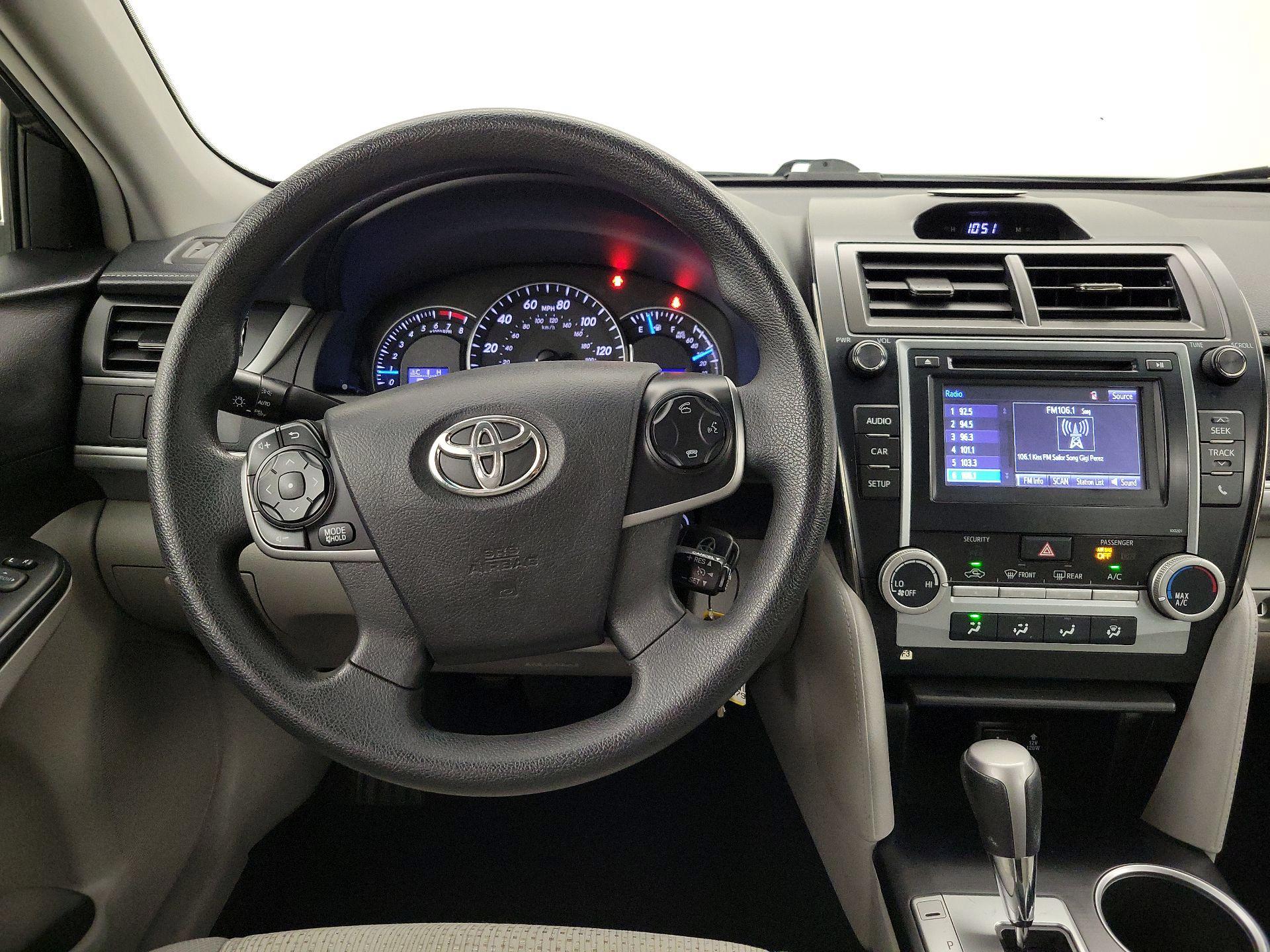 Thumbnail: 2014 Toyota Camry - 10