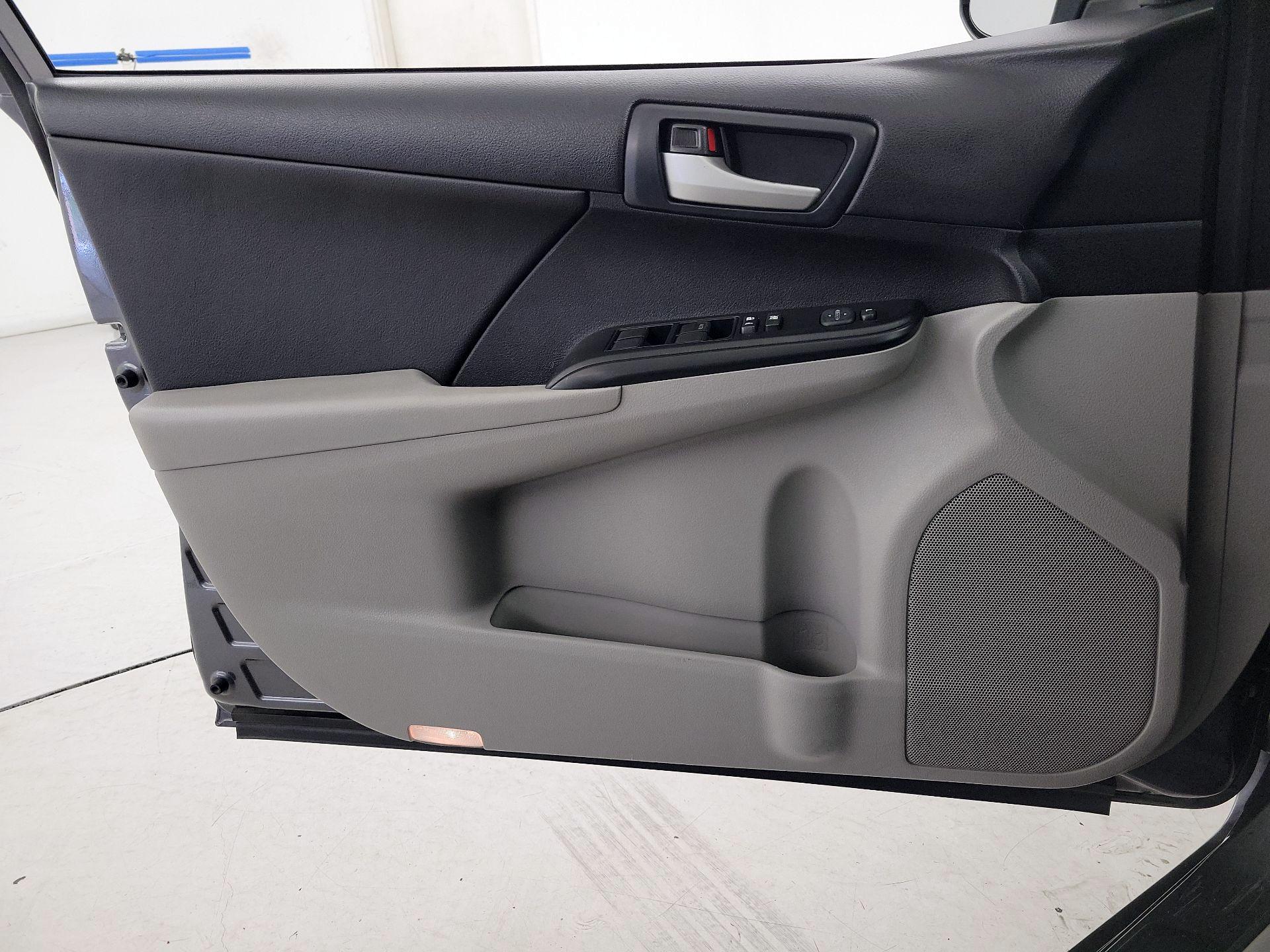 Thumbnail: 2014 Toyota Camry - 12