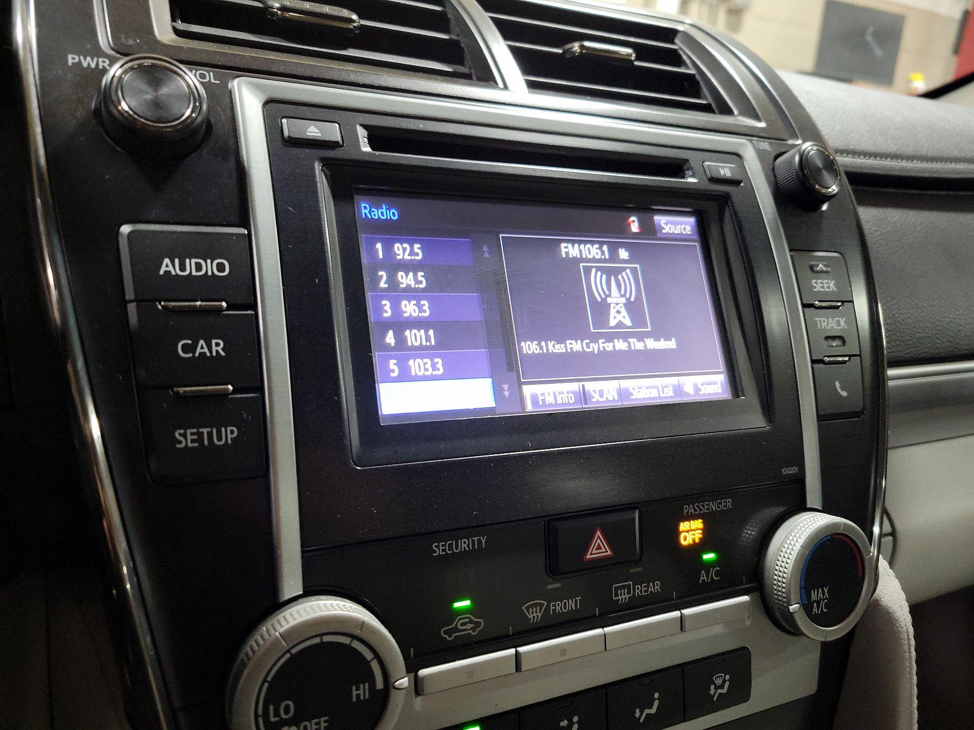 Thumbnail: 2014 Toyota Camry - 15