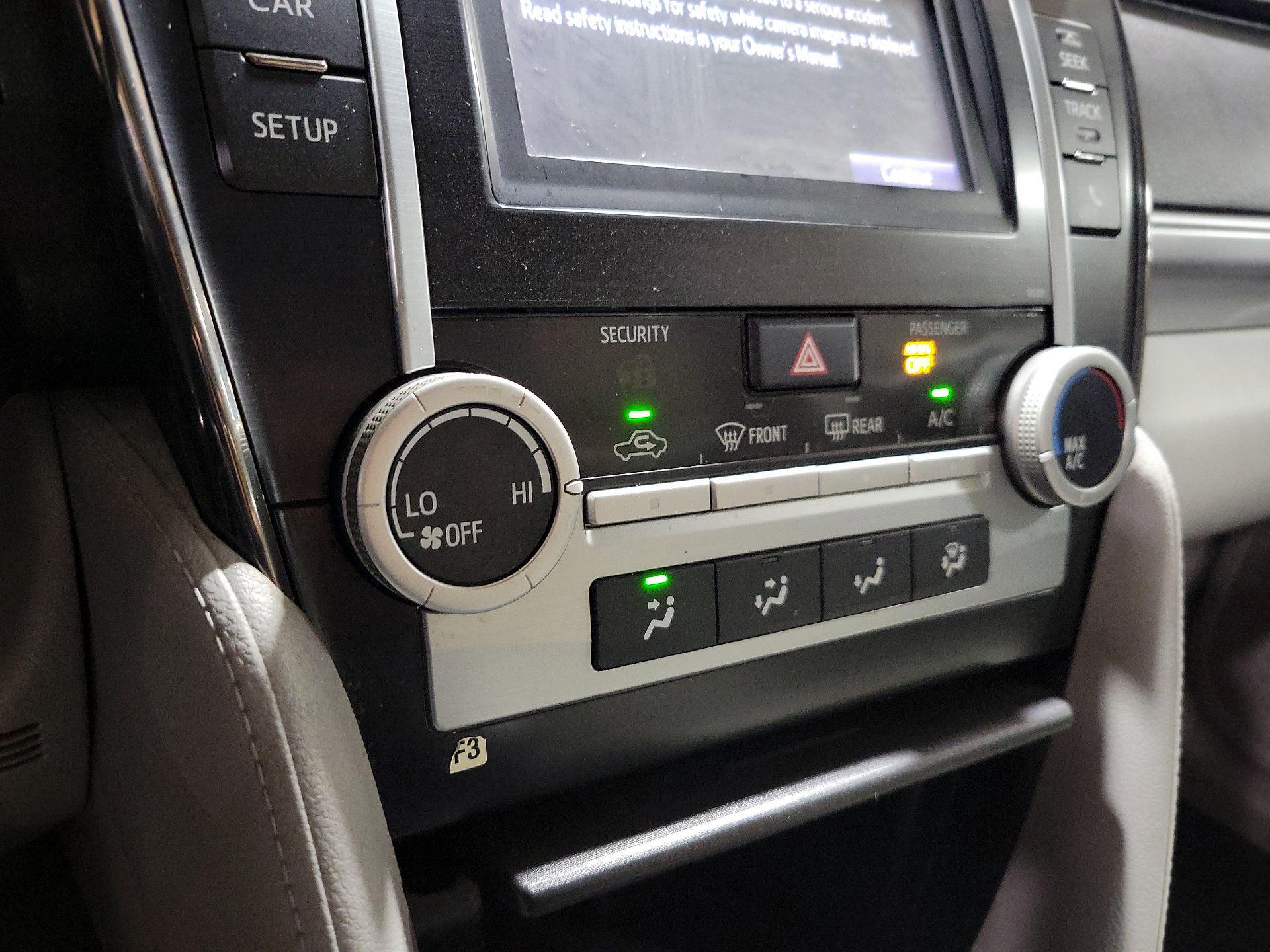 Thumbnail: 2014 Toyota Camry - 16