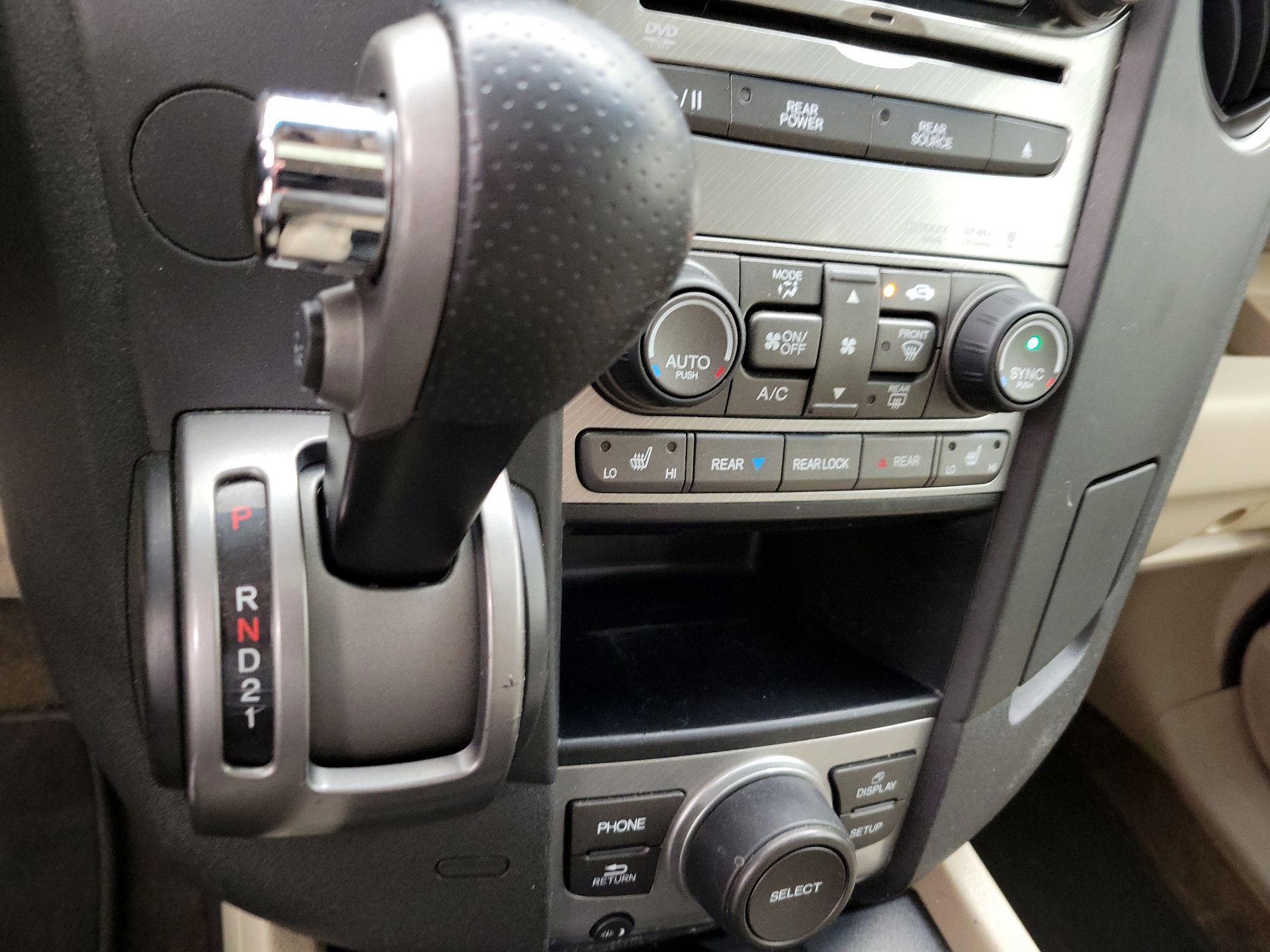 Thumbnail: 2013 Honda Pilot - 17