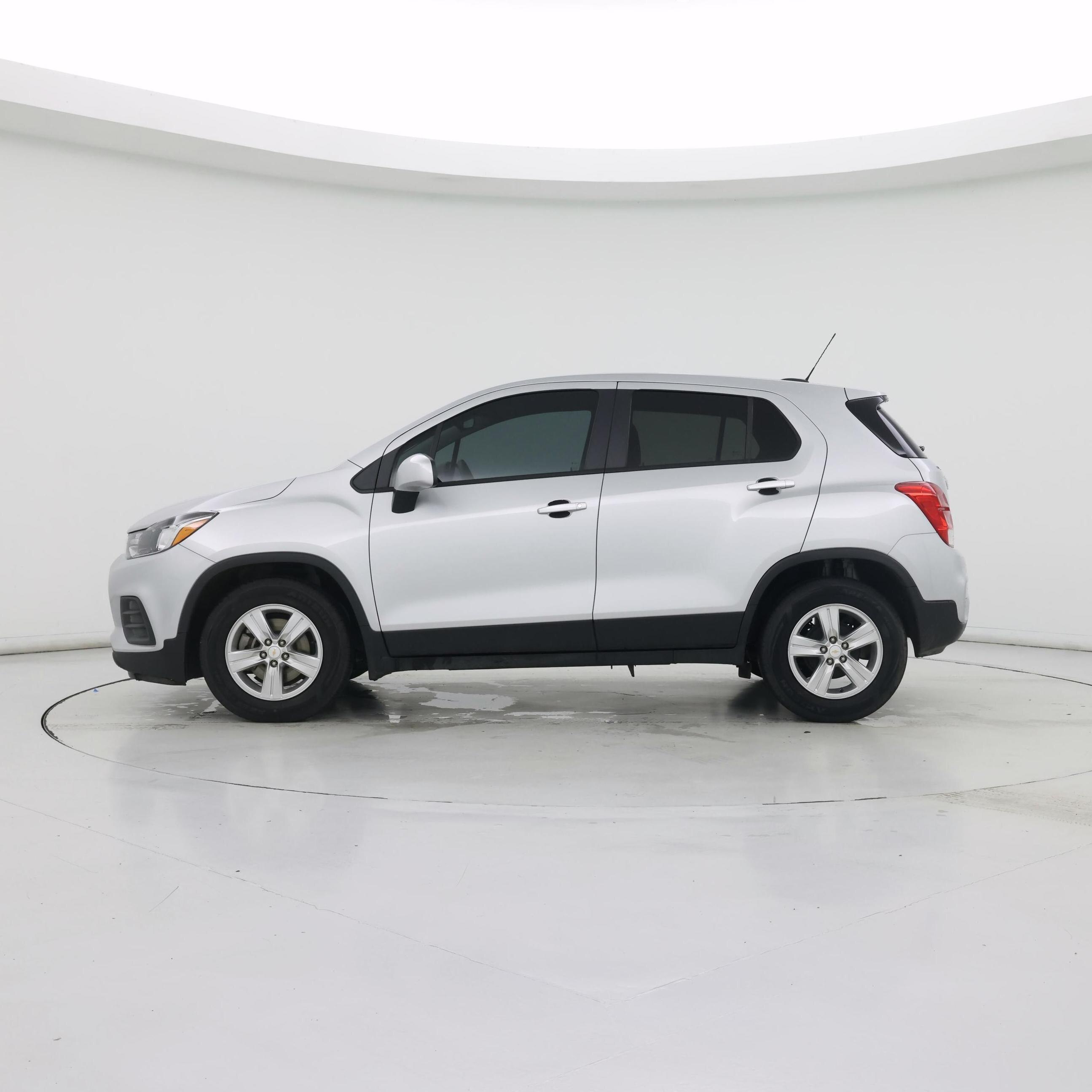 Thumbnail: 2022 Chevrolet Trax - 3