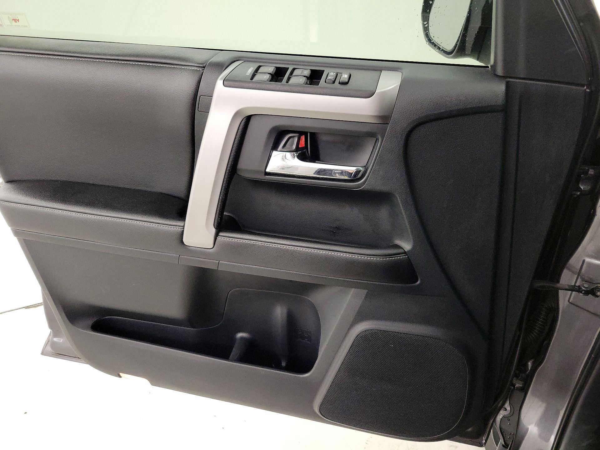 Thumbnail: 2015 Toyota 4Runner - 12
