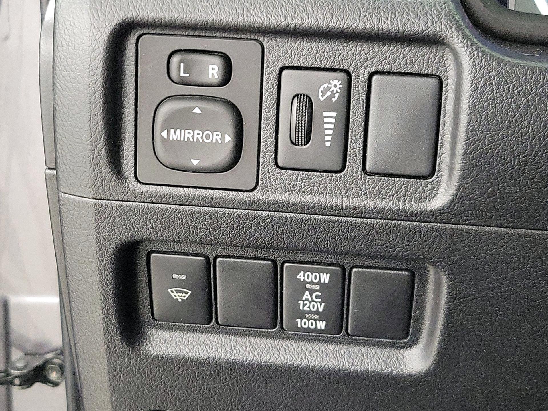 Thumbnail: 2015 Toyota 4Runner - 13