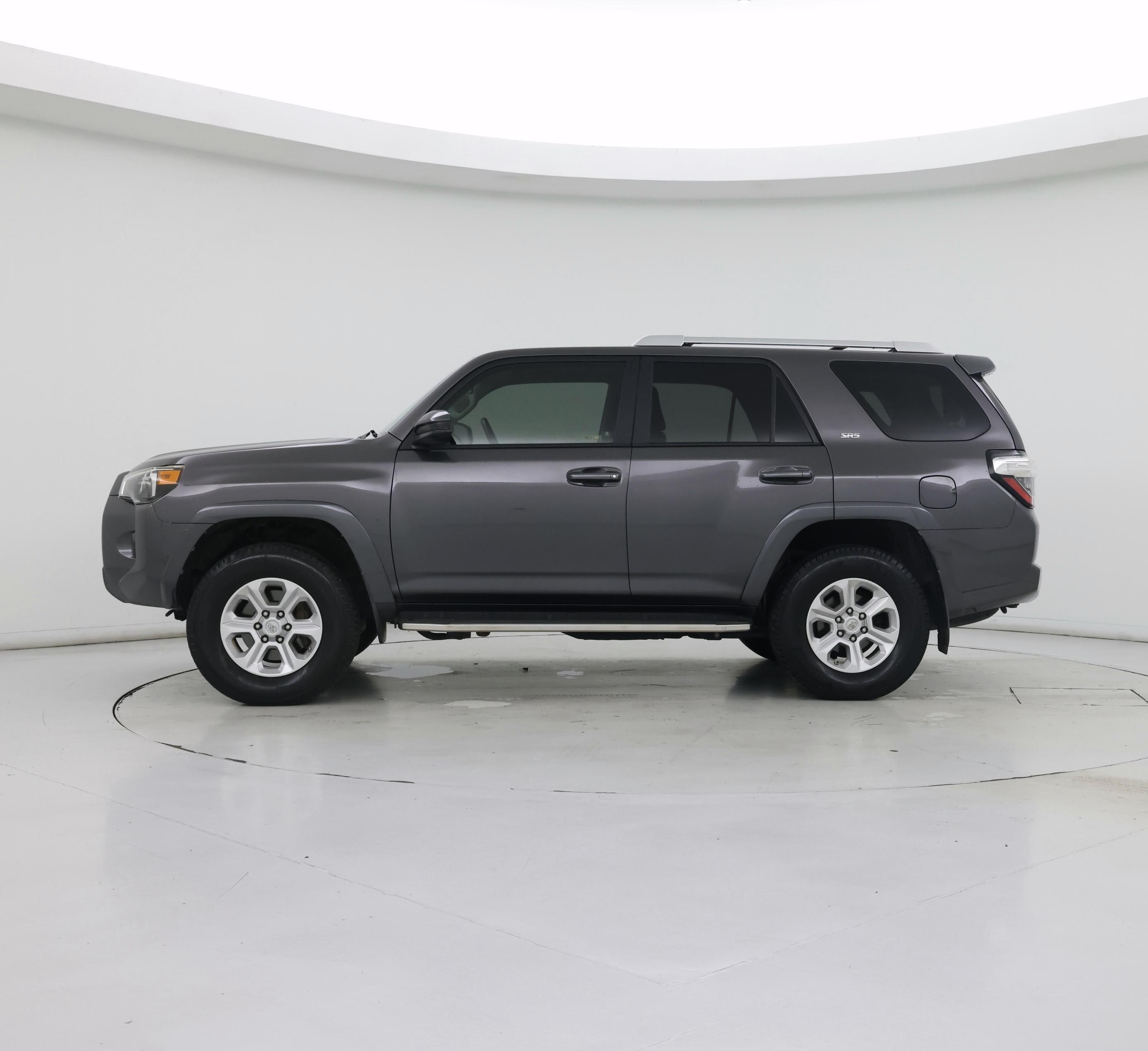 Thumbnail: 2015 Toyota 4Runner - 3