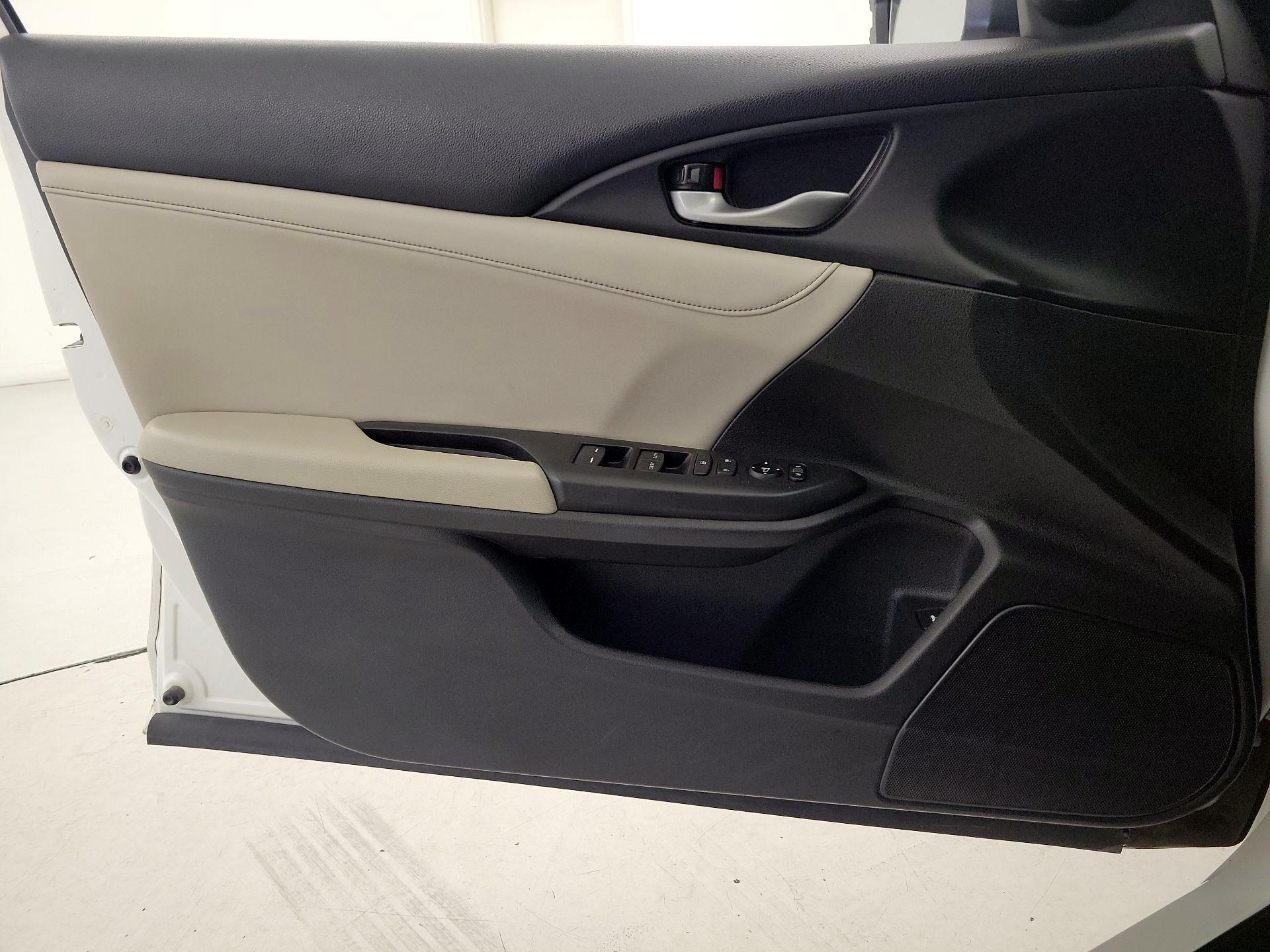 Thumbnail: 2019 Honda Insight - 12
