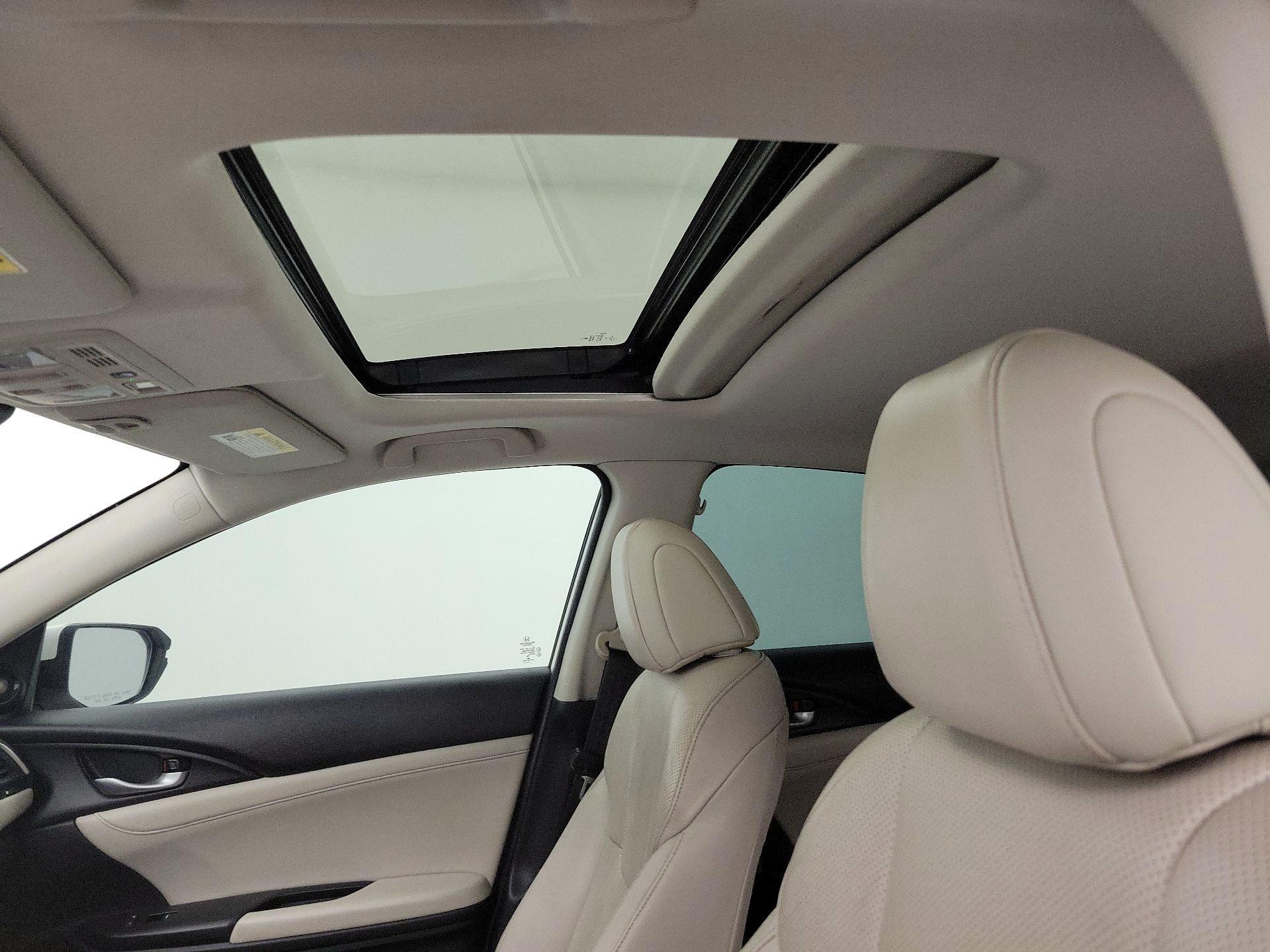 Thumbnail: 2019 Honda Insight - 18