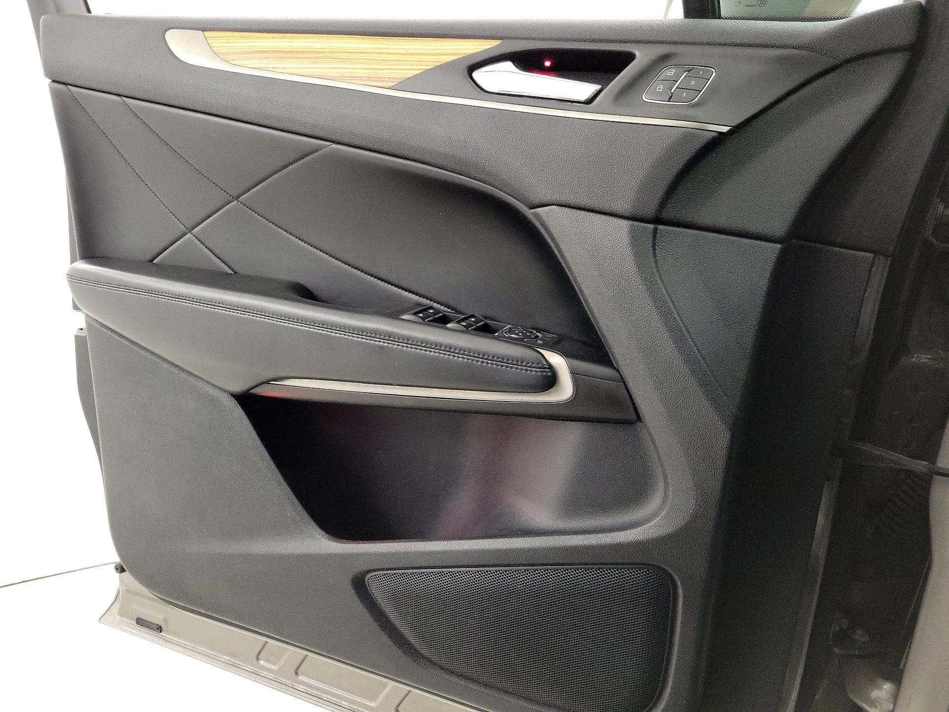 Thumbnail: 2016 Lincoln MKC - 12