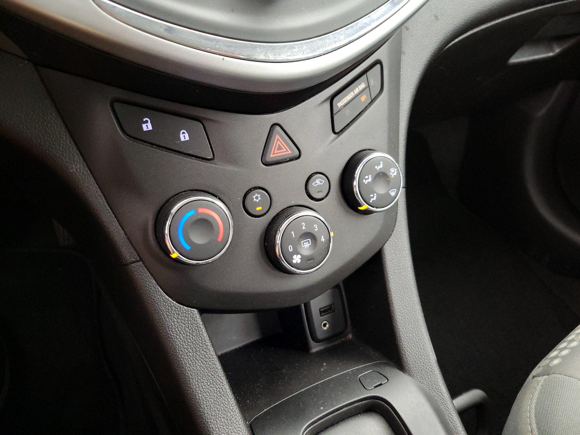 Thumbnail: 2017 Chevrolet Sonic - 16