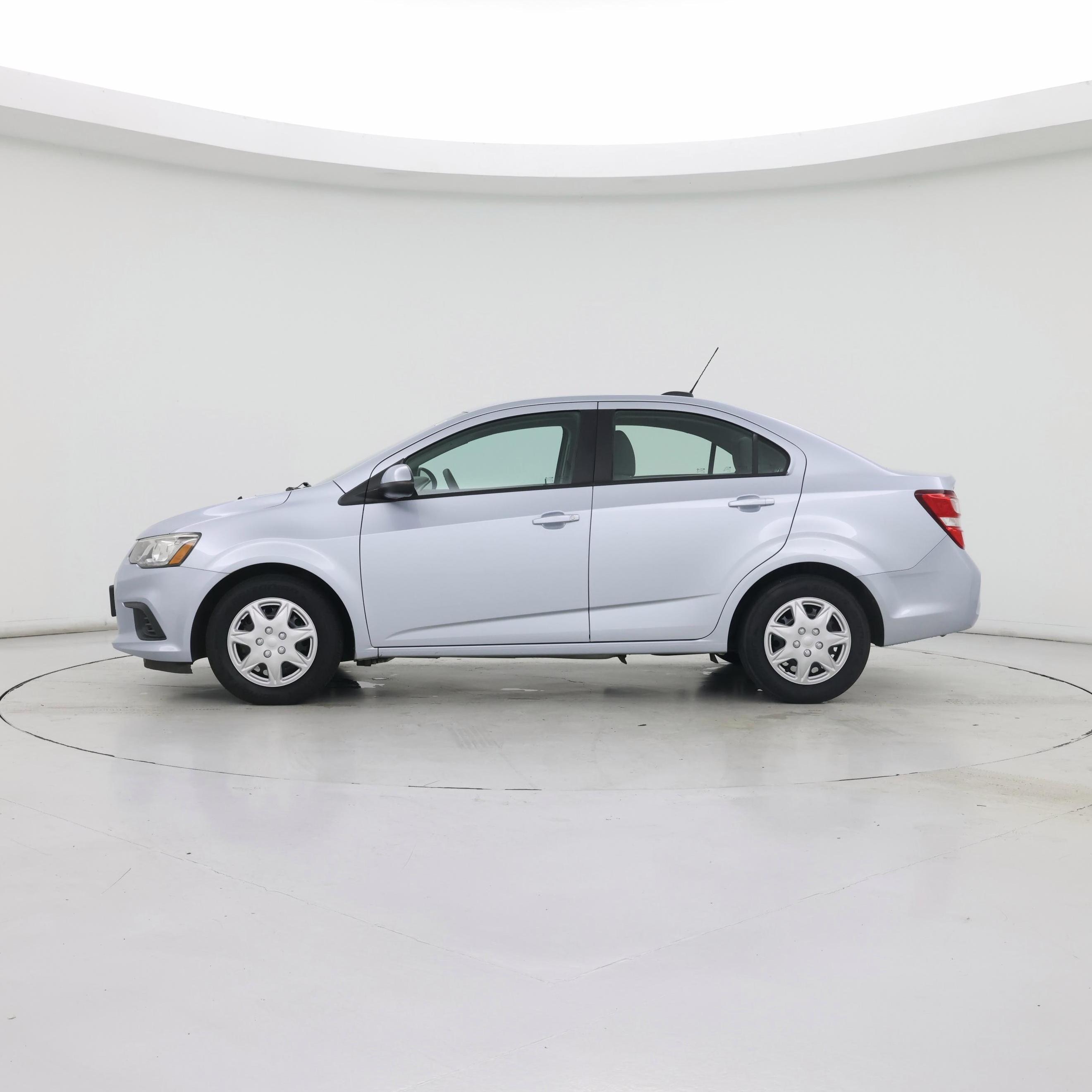 Thumbnail: 2017 Chevrolet Sonic - 3