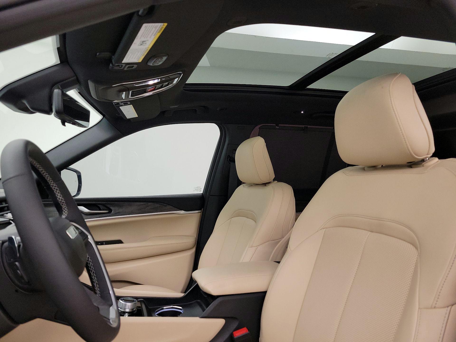 Thumbnail: 2023 Jeep Grand Cherokee - 19