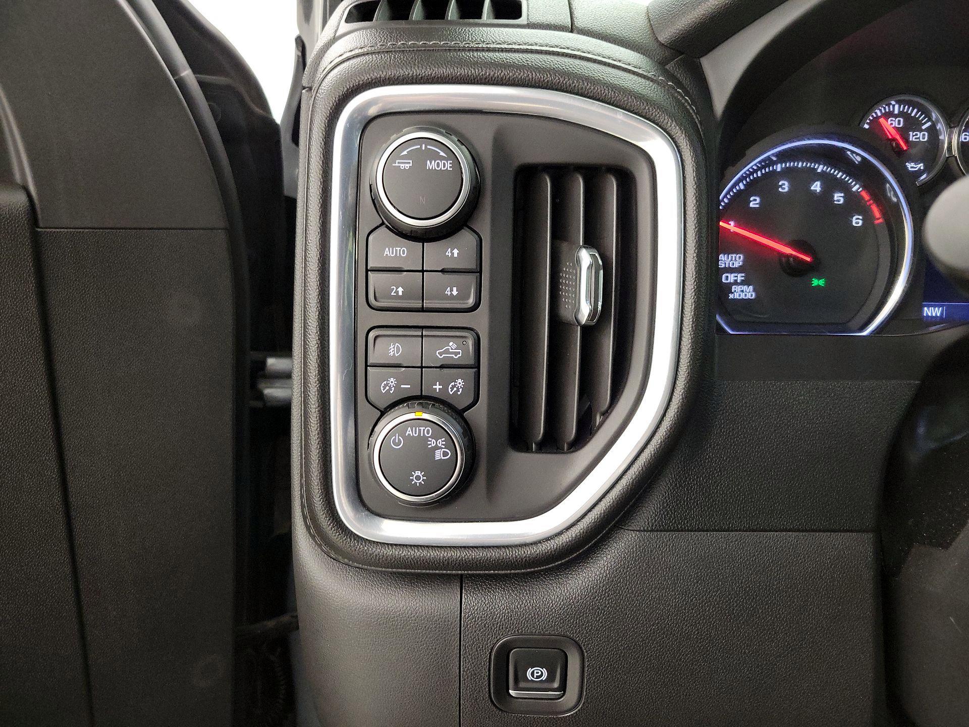 Thumbnail: 2020 Chevrolet Silverado 1500 - 13
