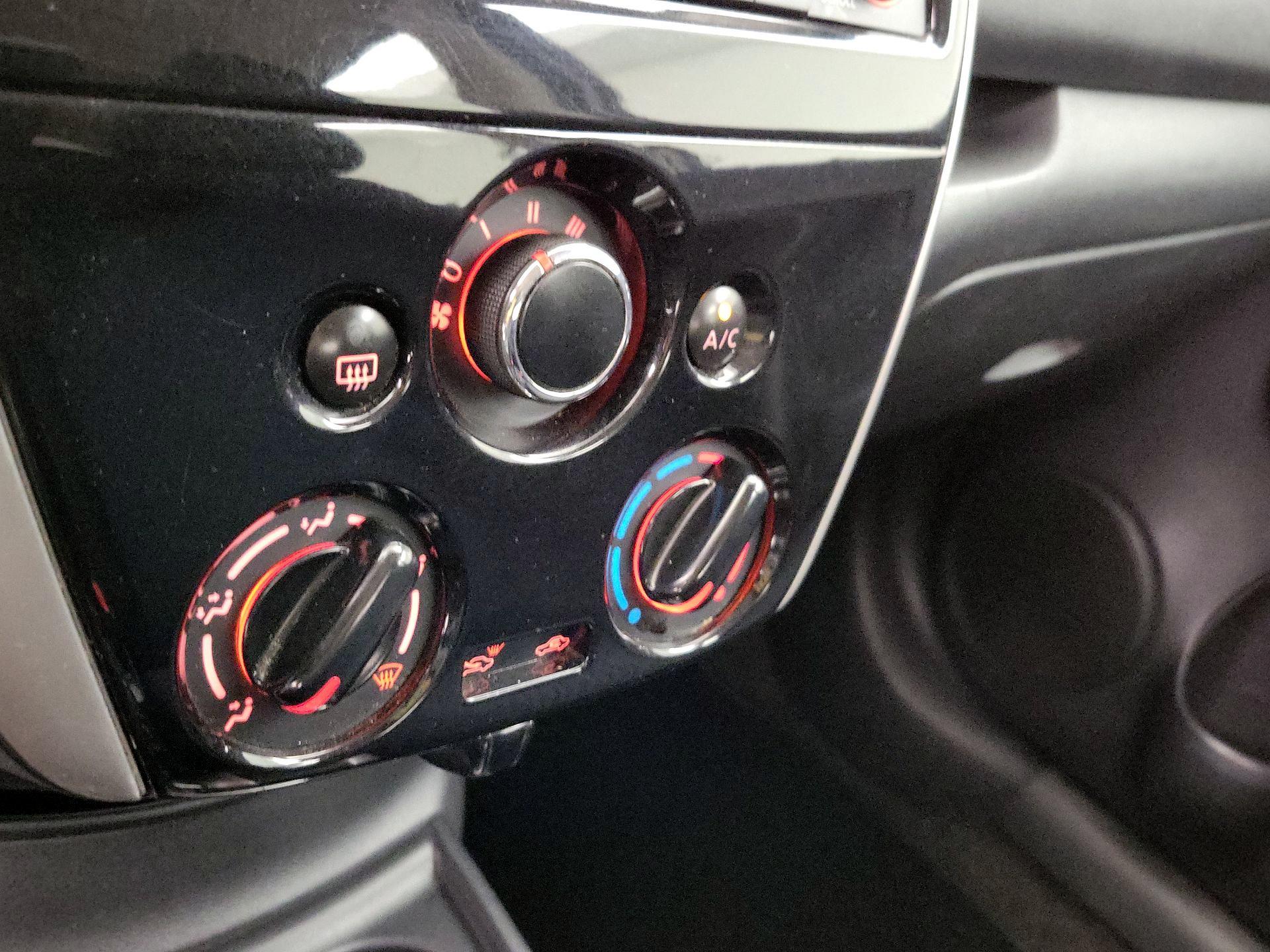 Thumbnail: 2015 Nissan Versa Note - 16