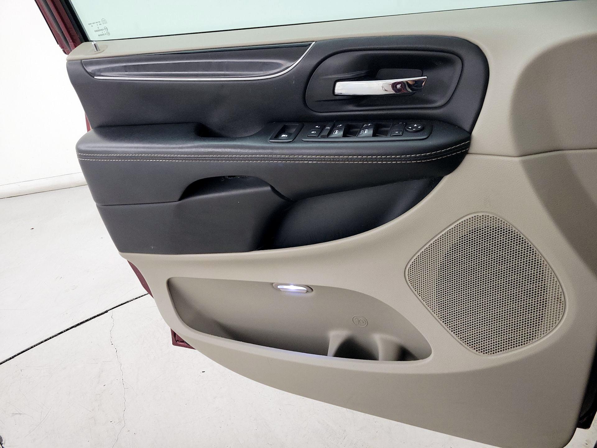 Thumbnail: 2018 Dodge Grand Caravan - 12