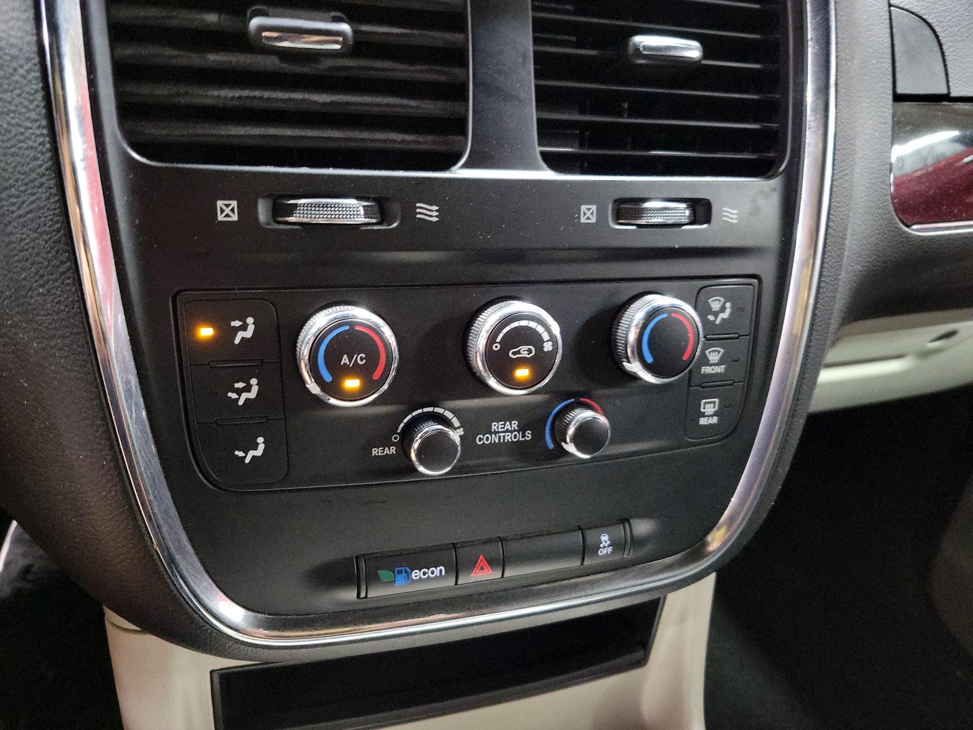 Thumbnail: 2018 Dodge Grand Caravan - 16