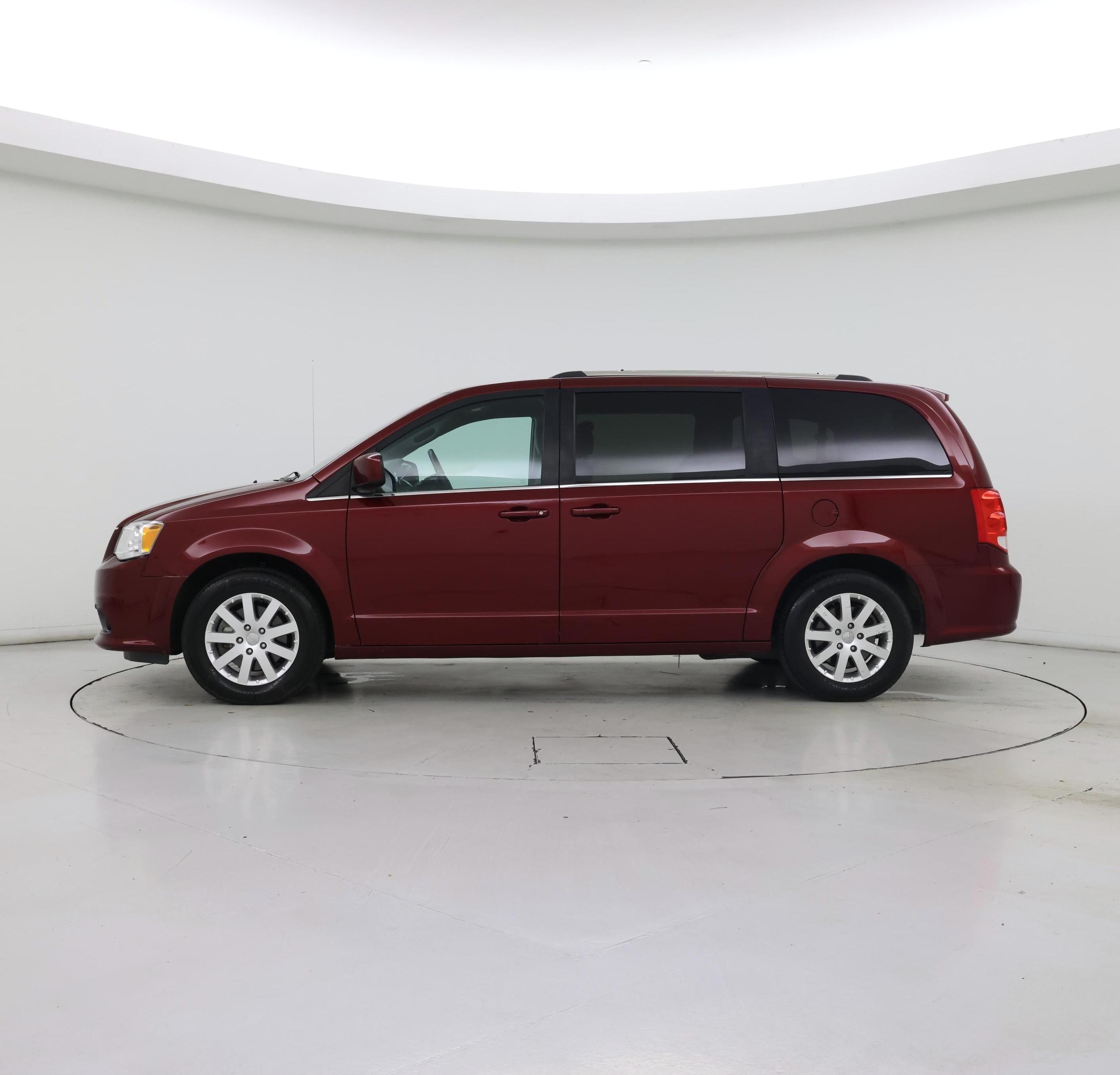 Thumbnail: 2018 Dodge Grand Caravan - 3