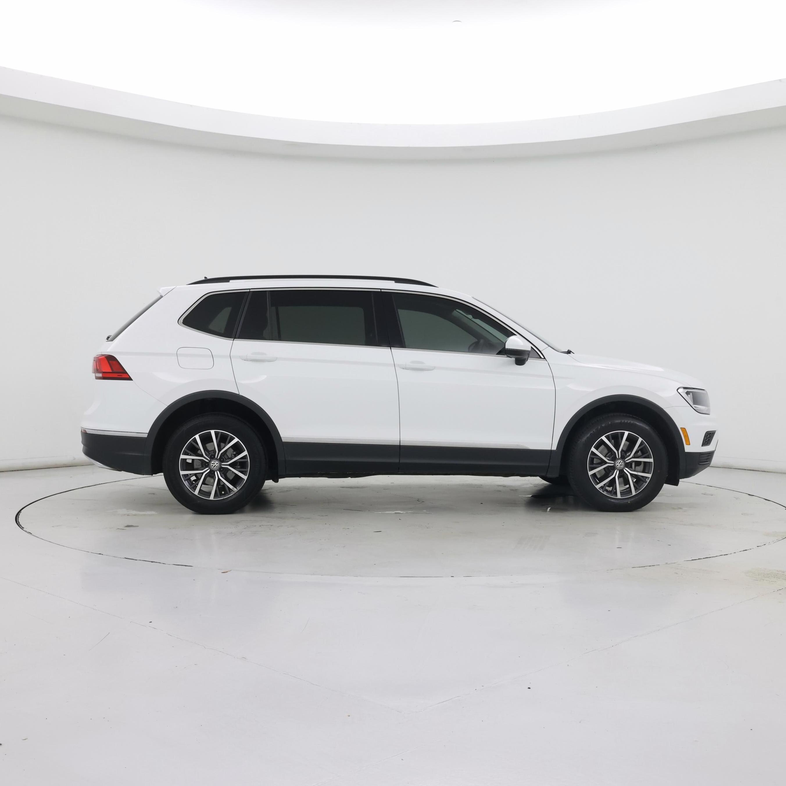 Thumbnail: 2020 Volkswagen Tiguan - 7