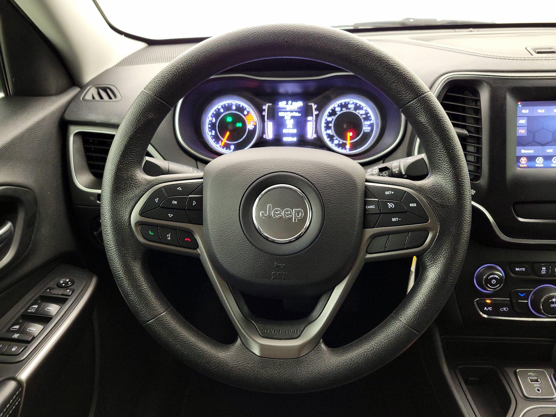 Thumbnail: 2019 Jeep Cherokee - 10