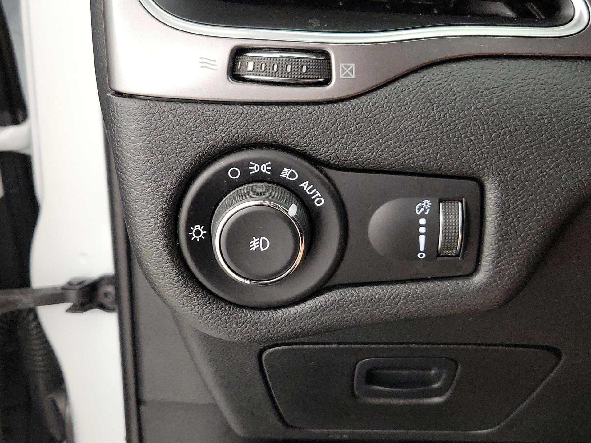 Thumbnail: 2019 Jeep Cherokee - 13