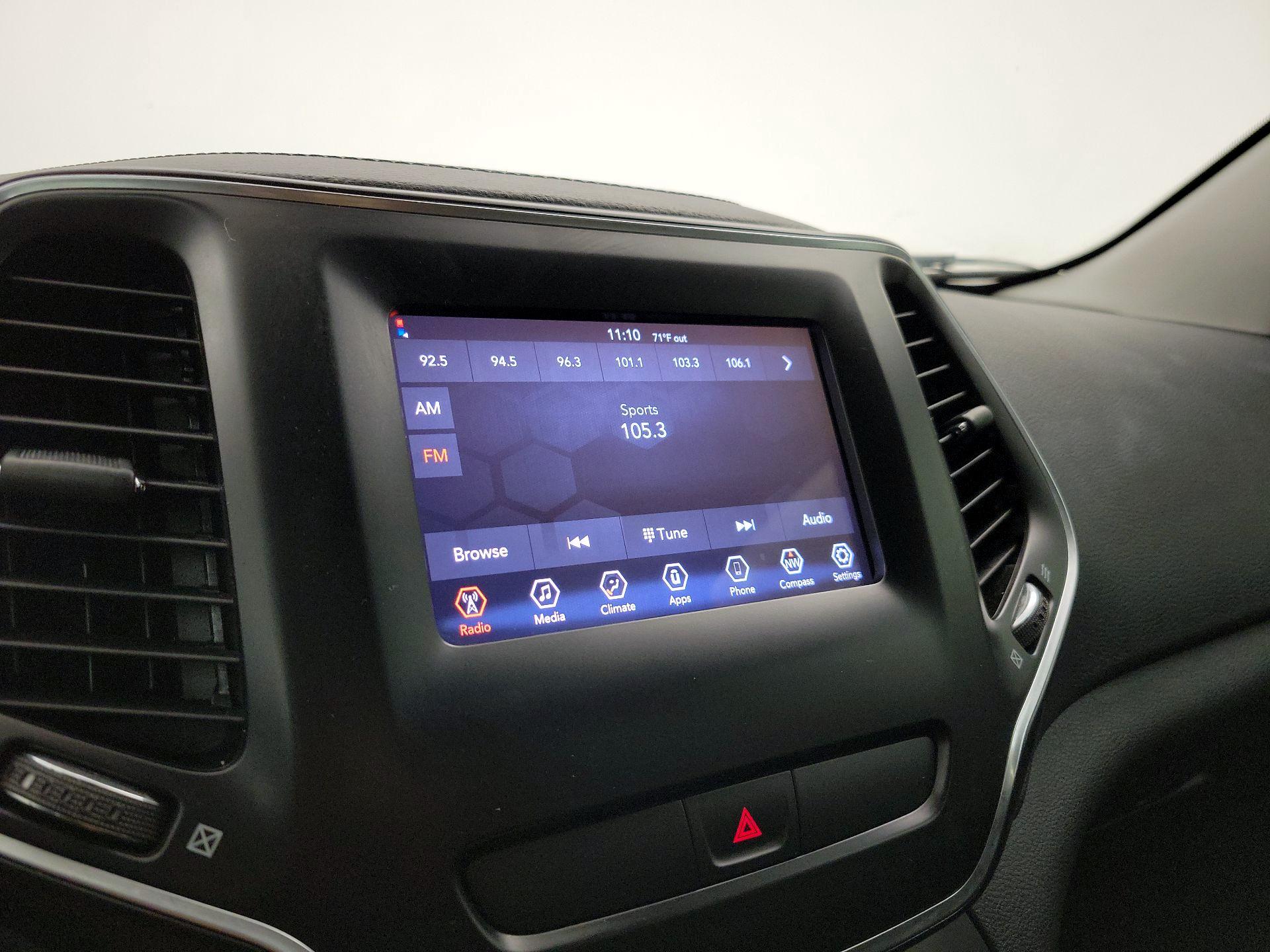 Thumbnail: 2019 Jeep Cherokee - 15