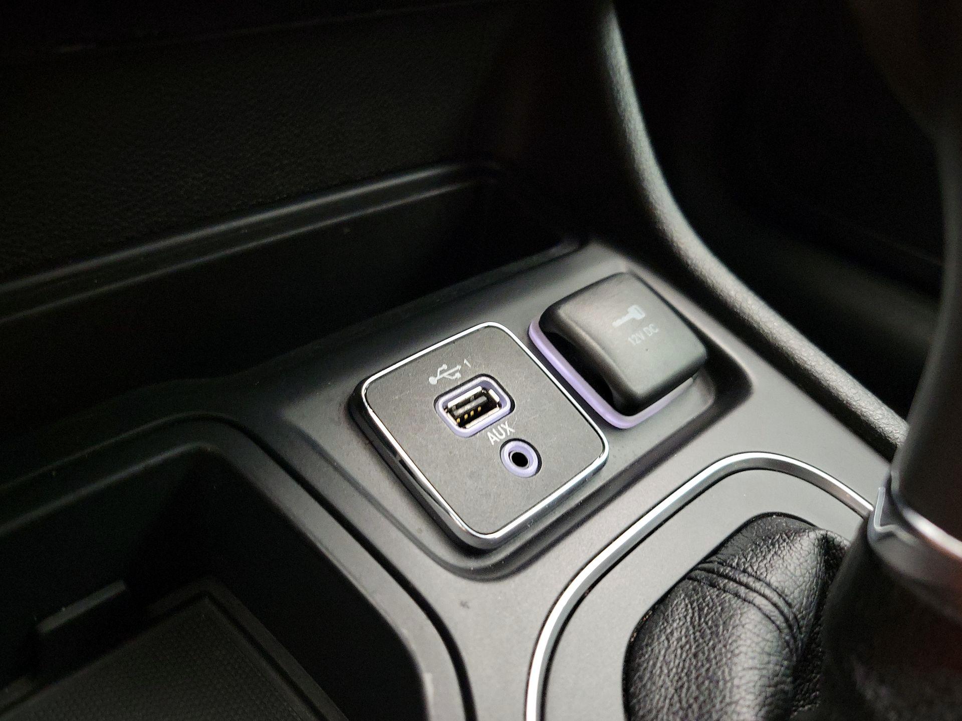 Thumbnail: 2019 Jeep Cherokee - 18