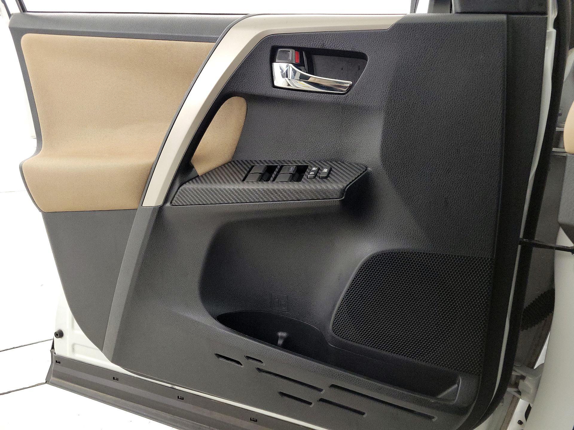 Thumbnail: 2015 Toyota RAV4 - 12