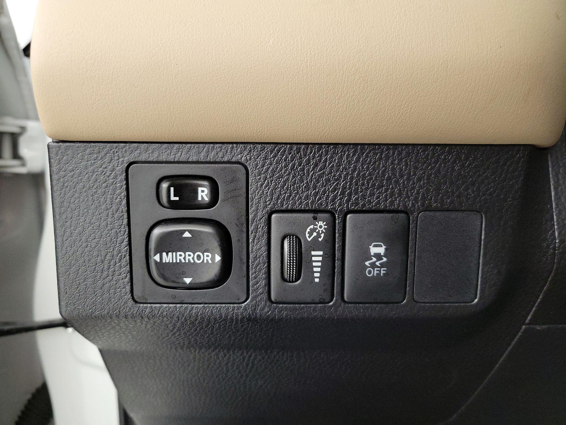 Thumbnail: 2015 Toyota RAV4 - 13