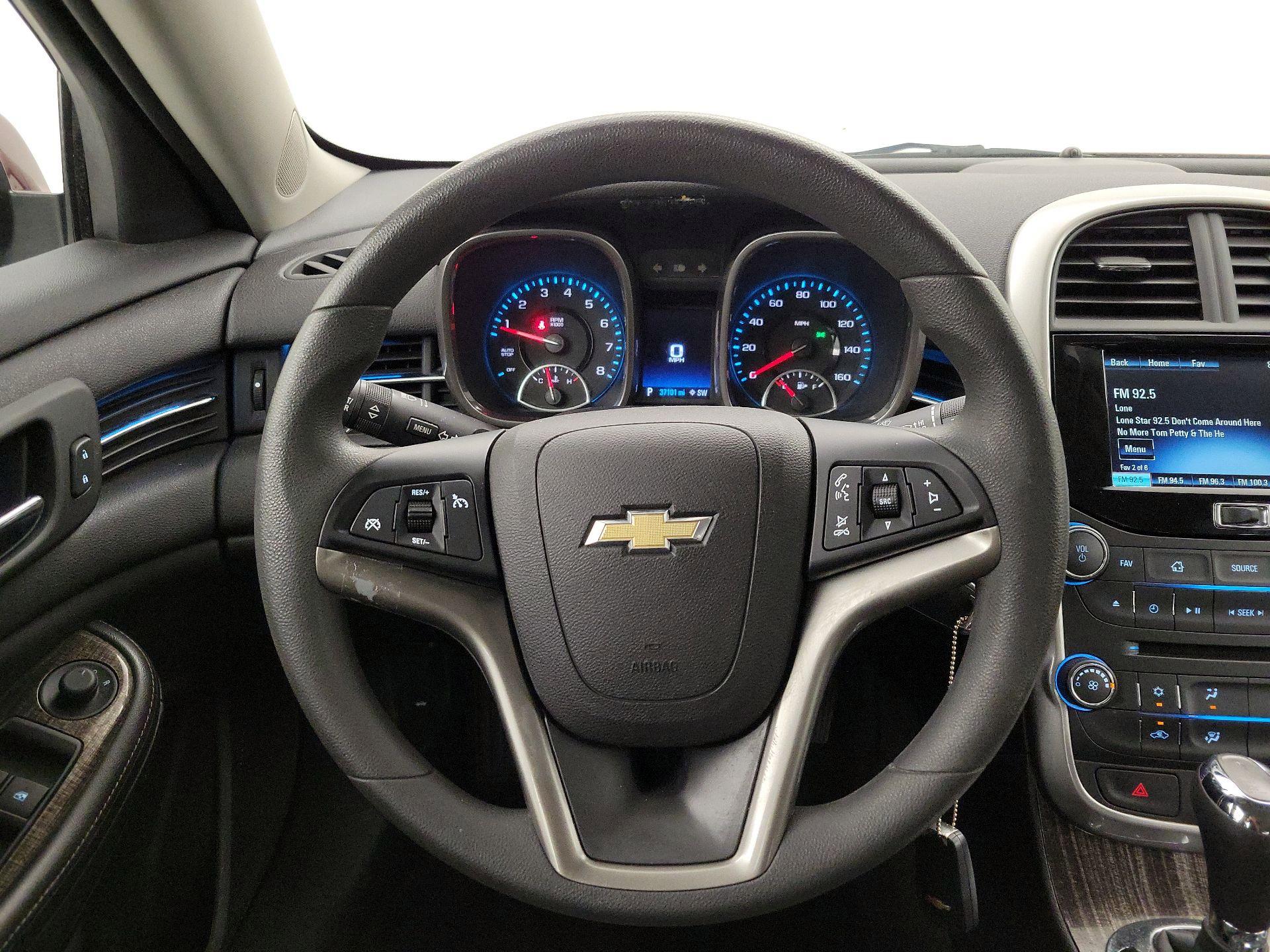 Thumbnail: 2016 Chevrolet Malibu - 10