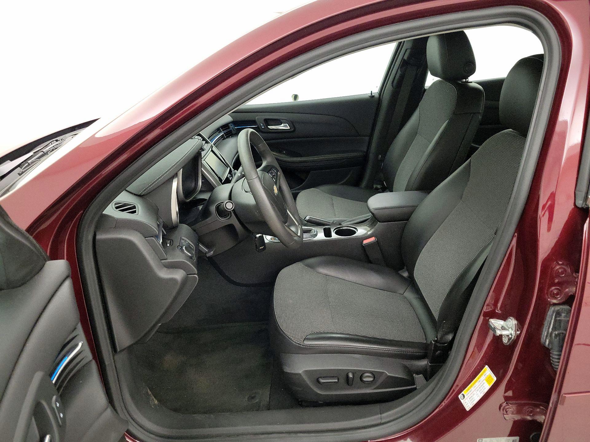 Thumbnail: 2016 Chevrolet Malibu - 11
