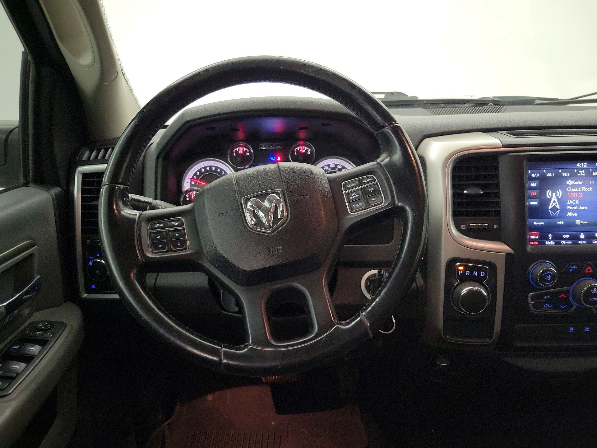 Thumbnail: 2019 RAM 1500 Classic - 10