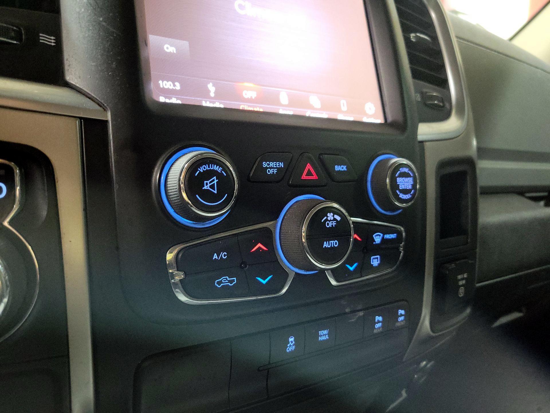 Thumbnail: 2019 RAM 1500 Classic - 16