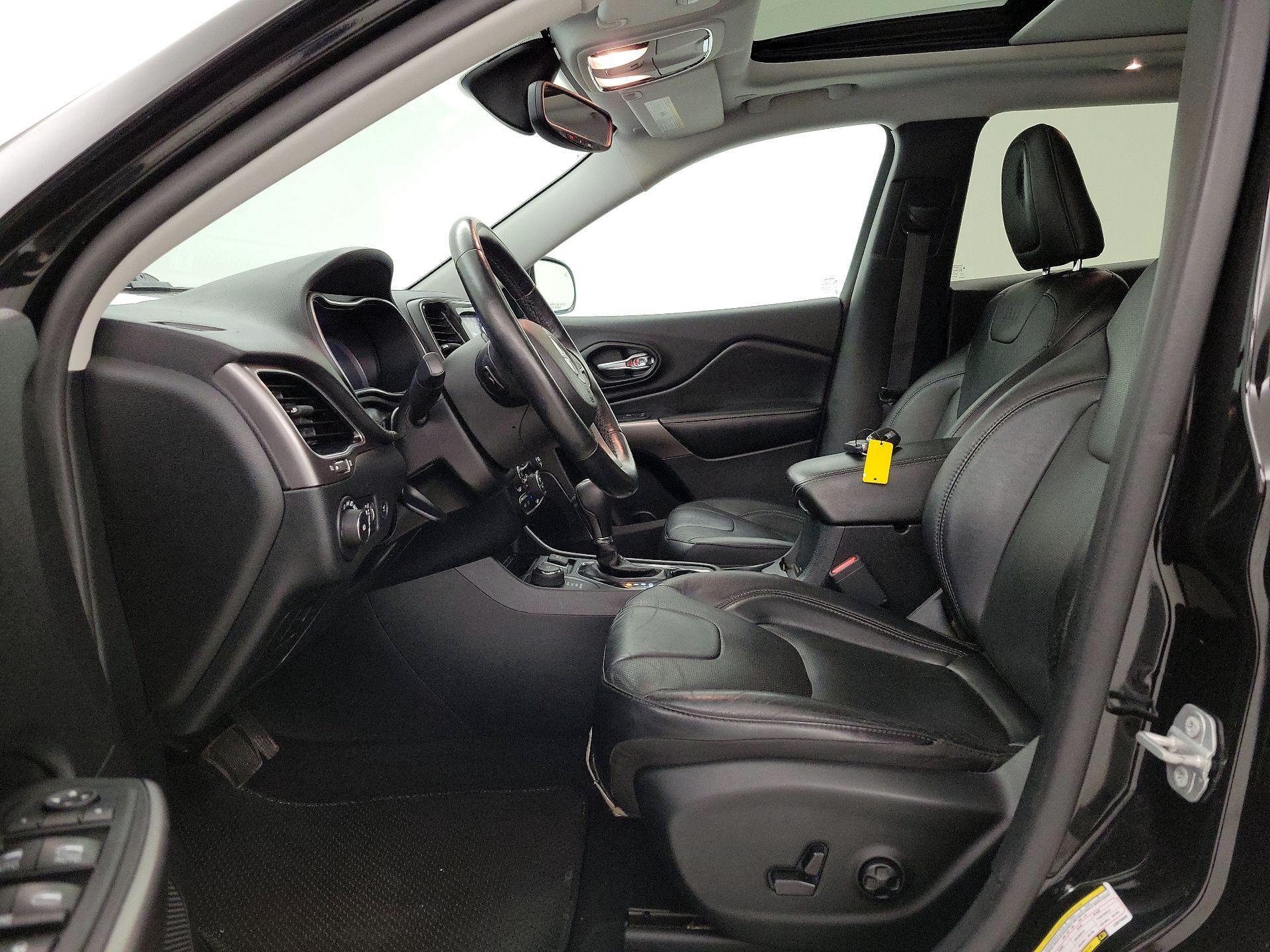 Thumbnail: 2020 Jeep Cherokee - 11
