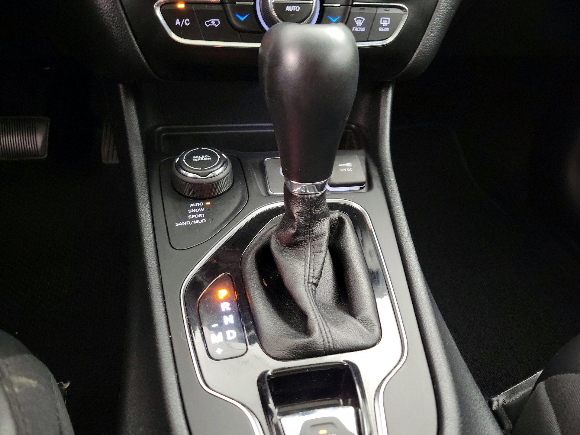Thumbnail: 2020 Jeep Cherokee - 17