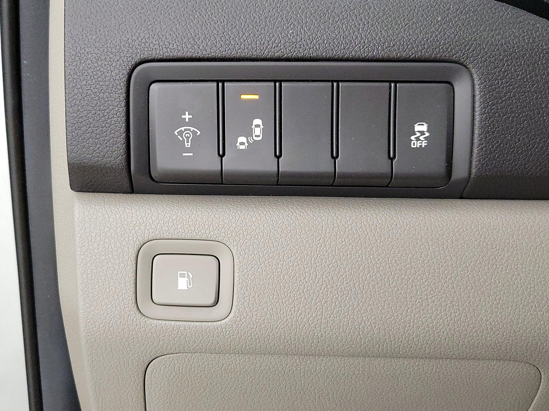 Thumbnail: 2015 Kia Sedona - 13